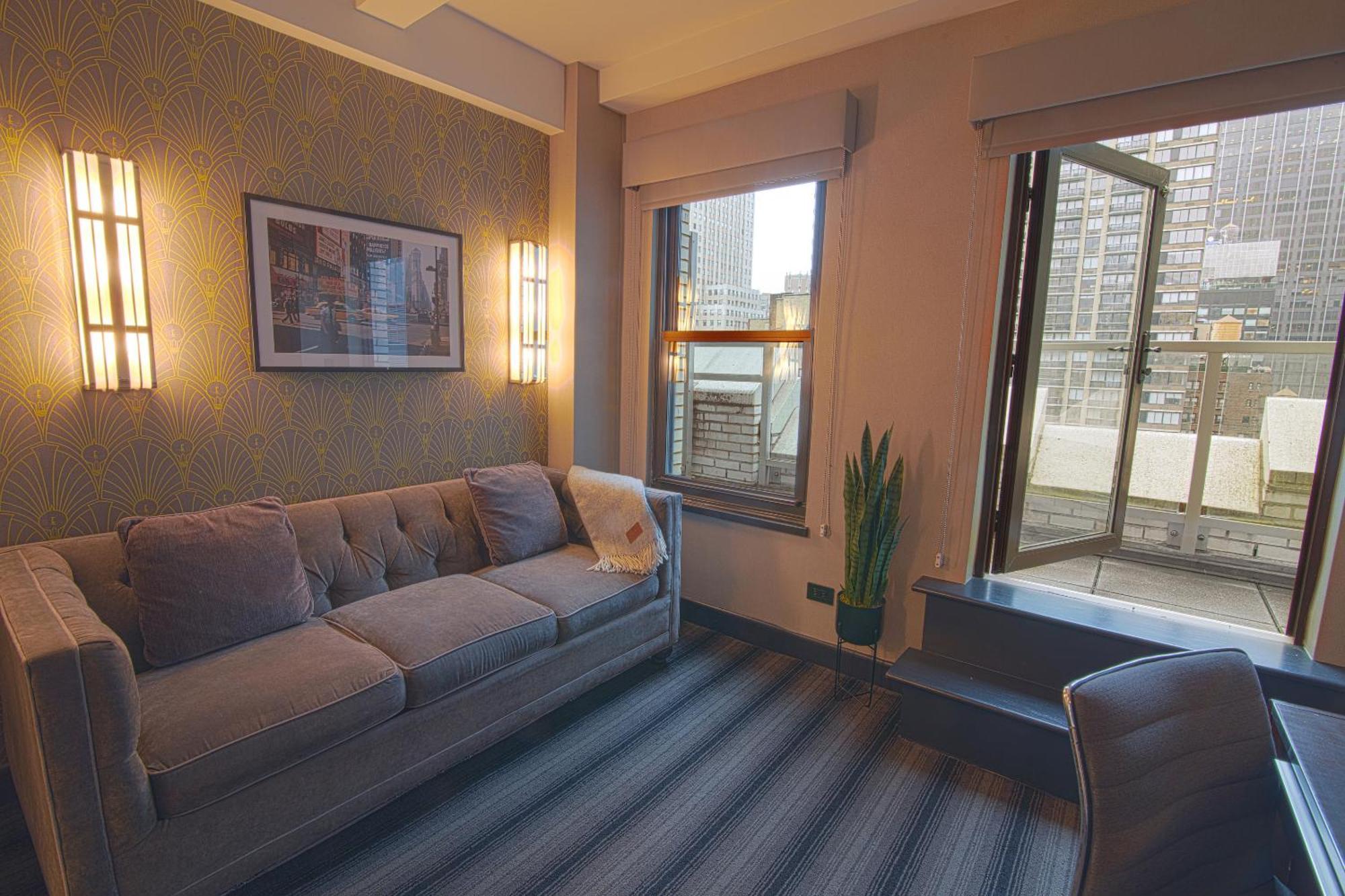 Signature King Terrace Suite