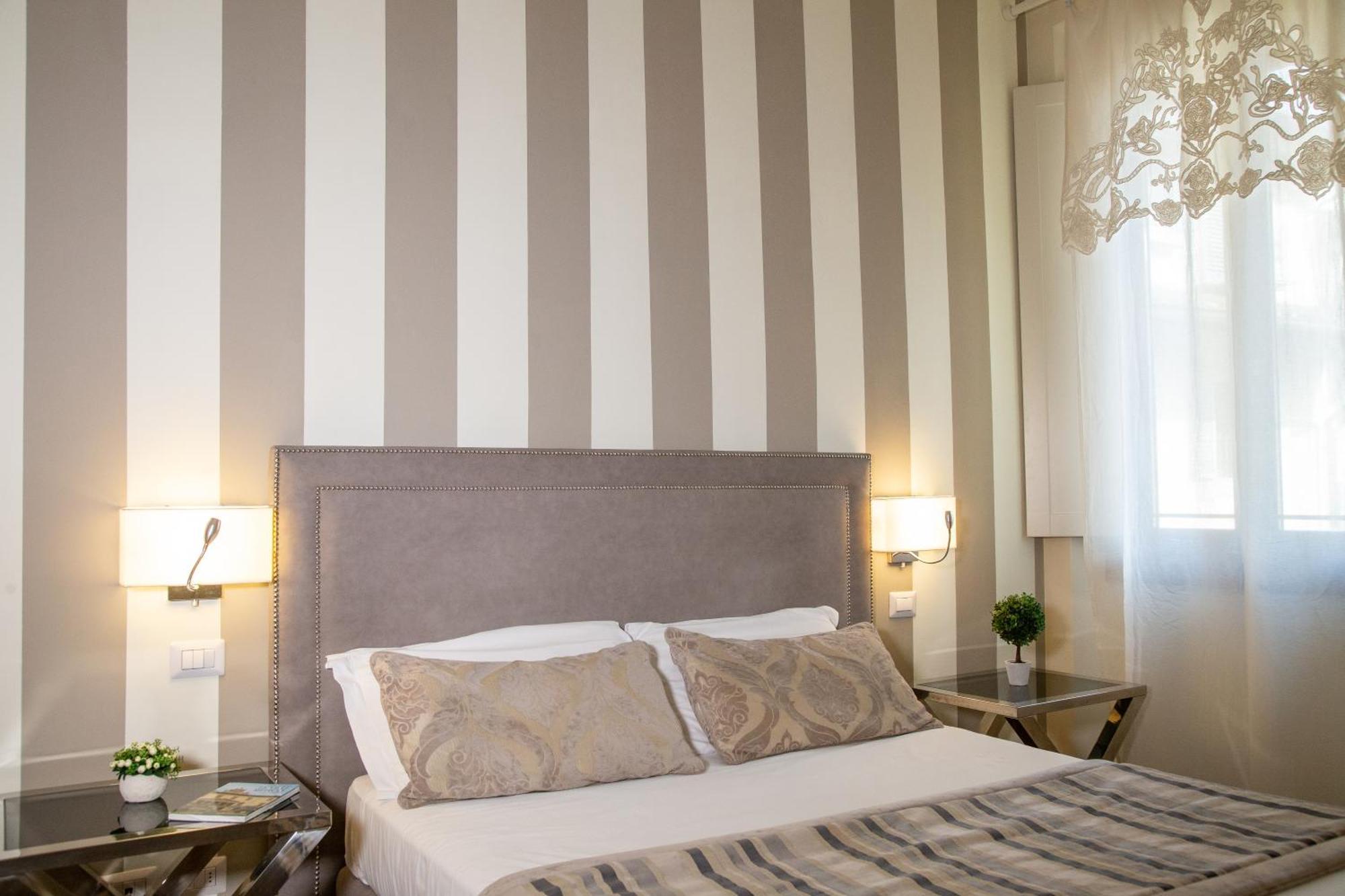Superior Double Room monument view