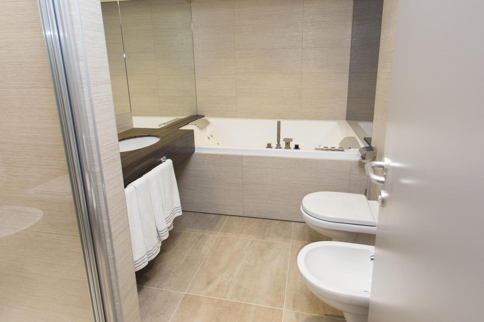 Junior Suite Spa Bath