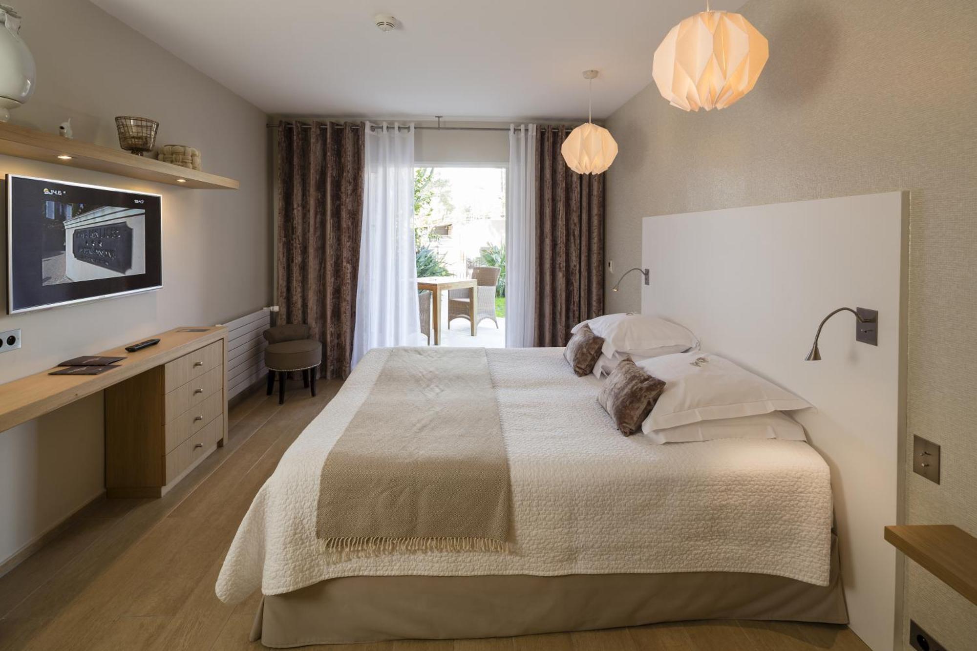 Classic Double or Twin Room Pool View