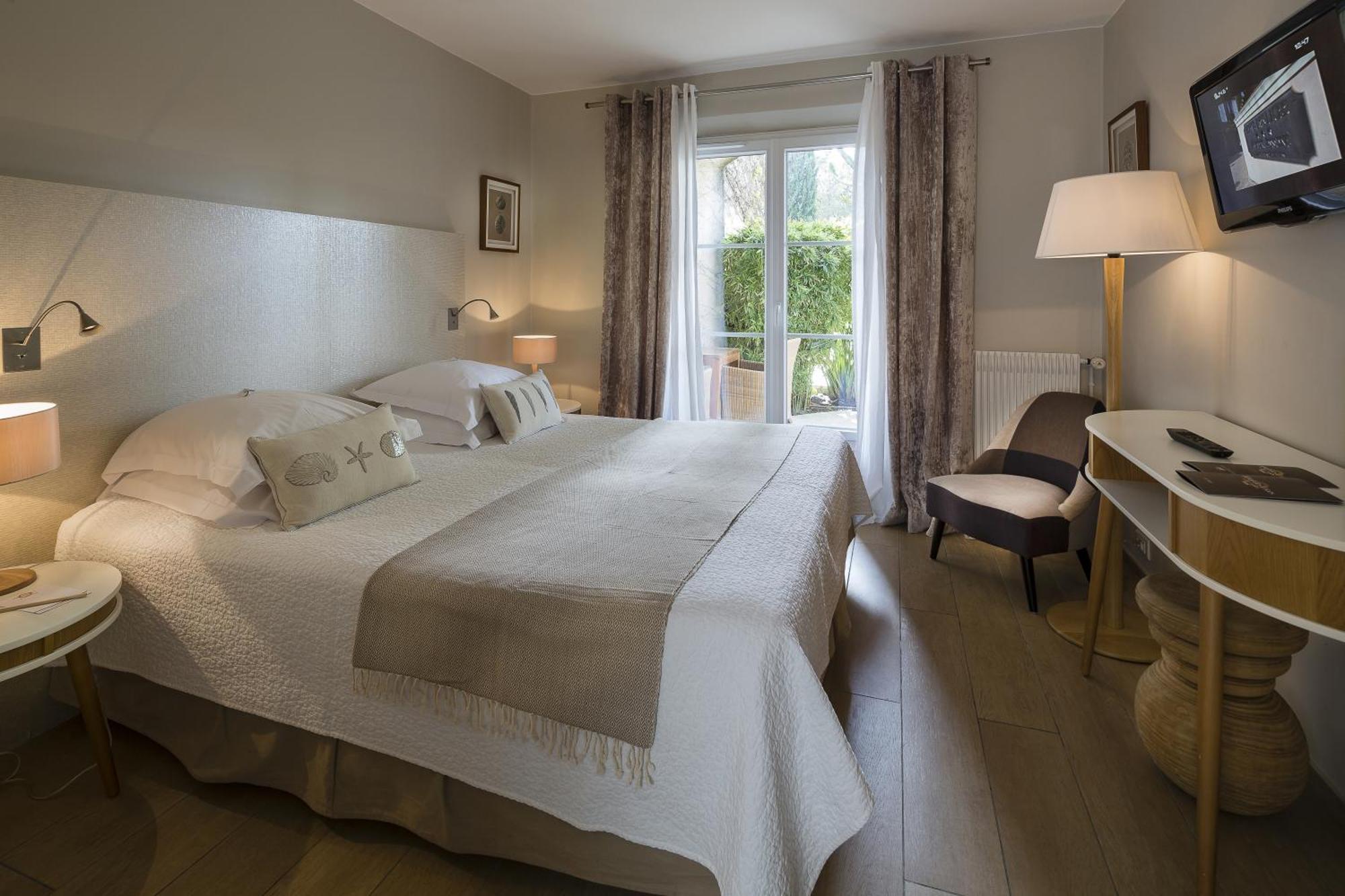 Classic Double or Twin Room Pool View