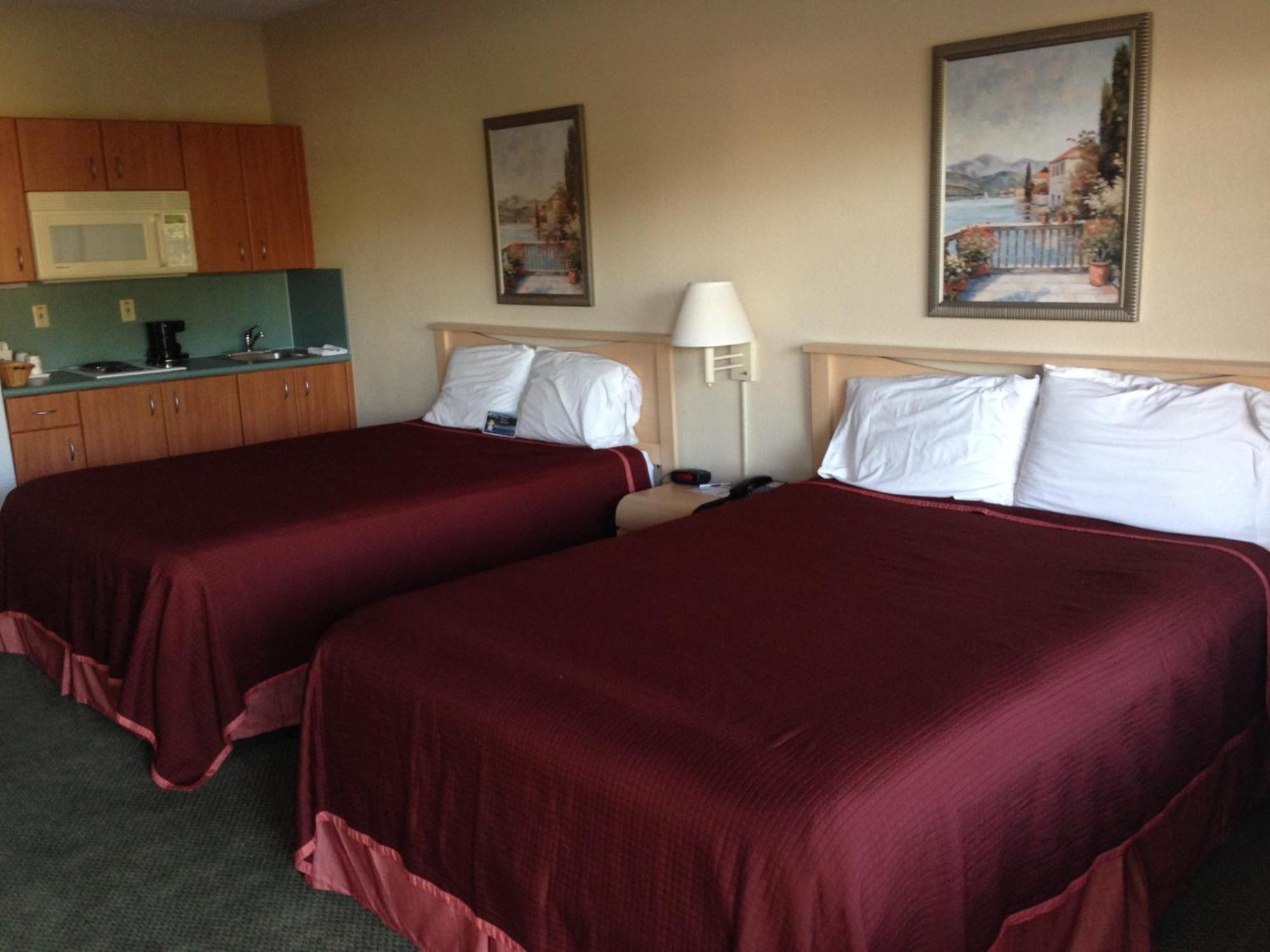 Queen Room Two Queen Beds Smoking