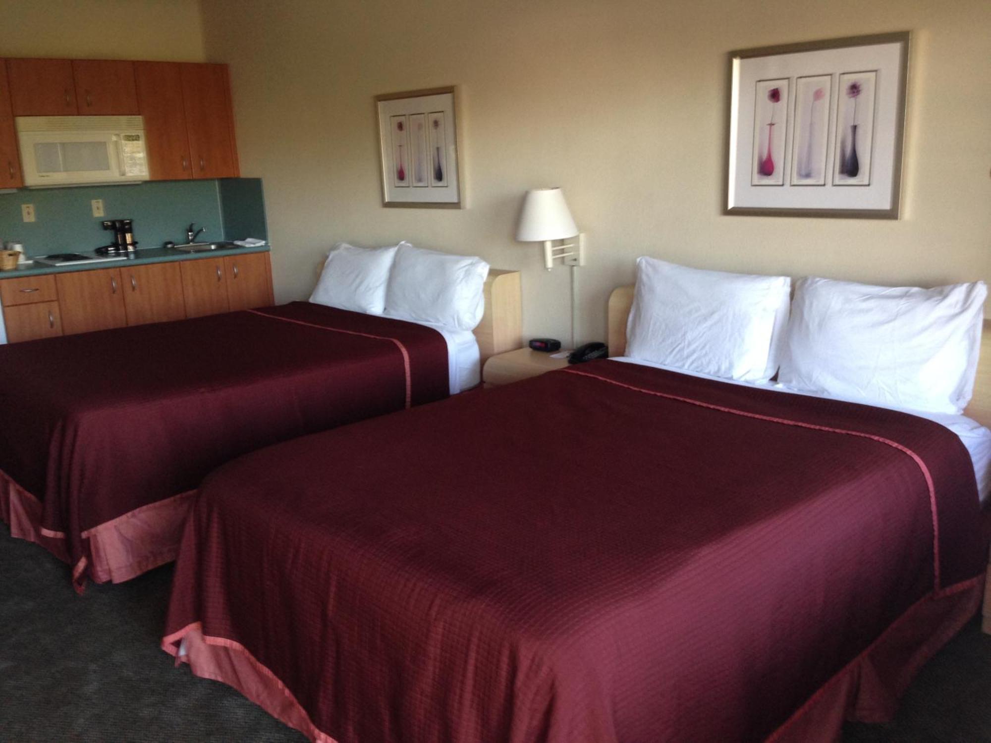 Queen Room Two Queen Beds Smoking