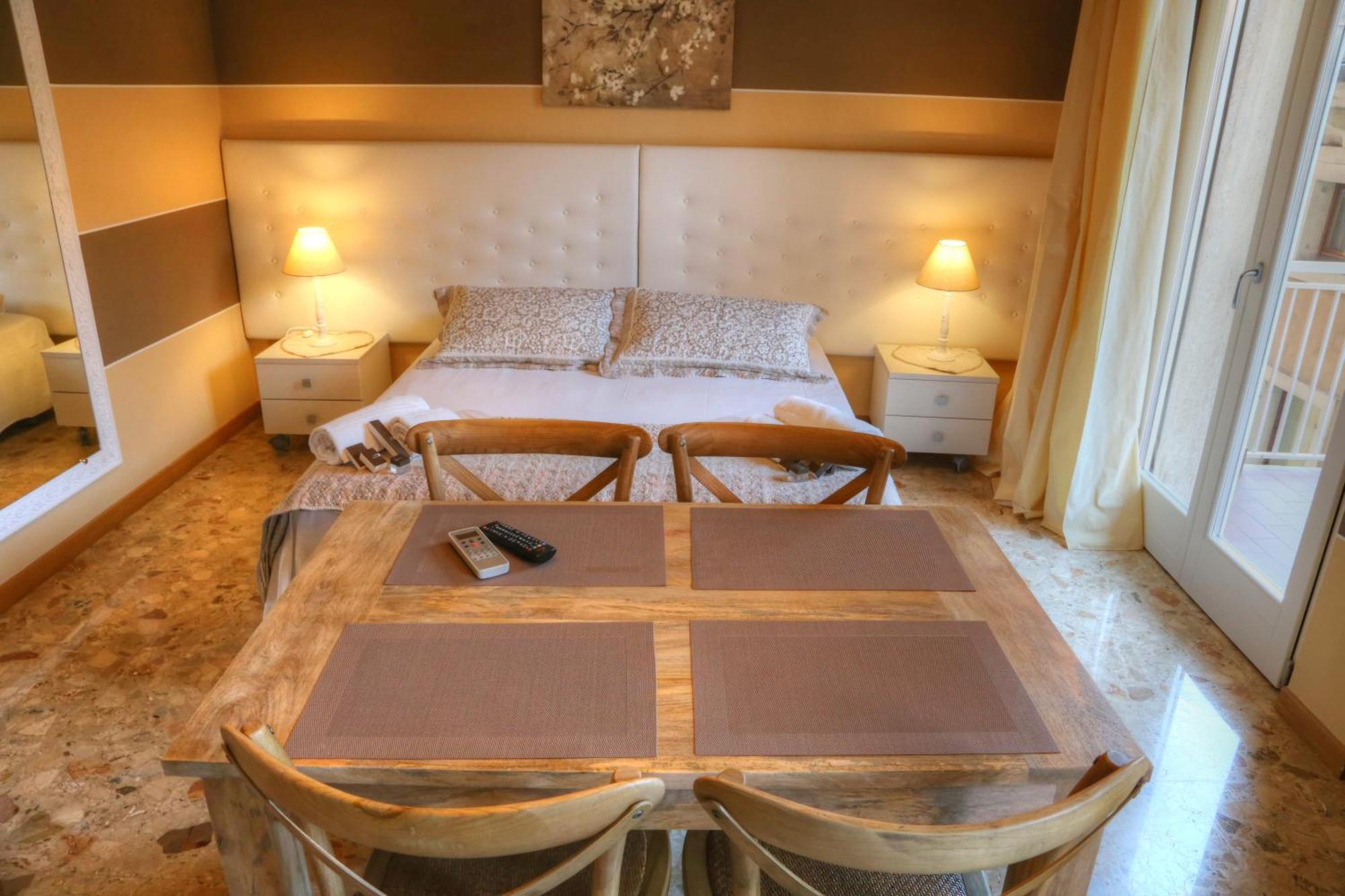 Suite Private External Bathroom