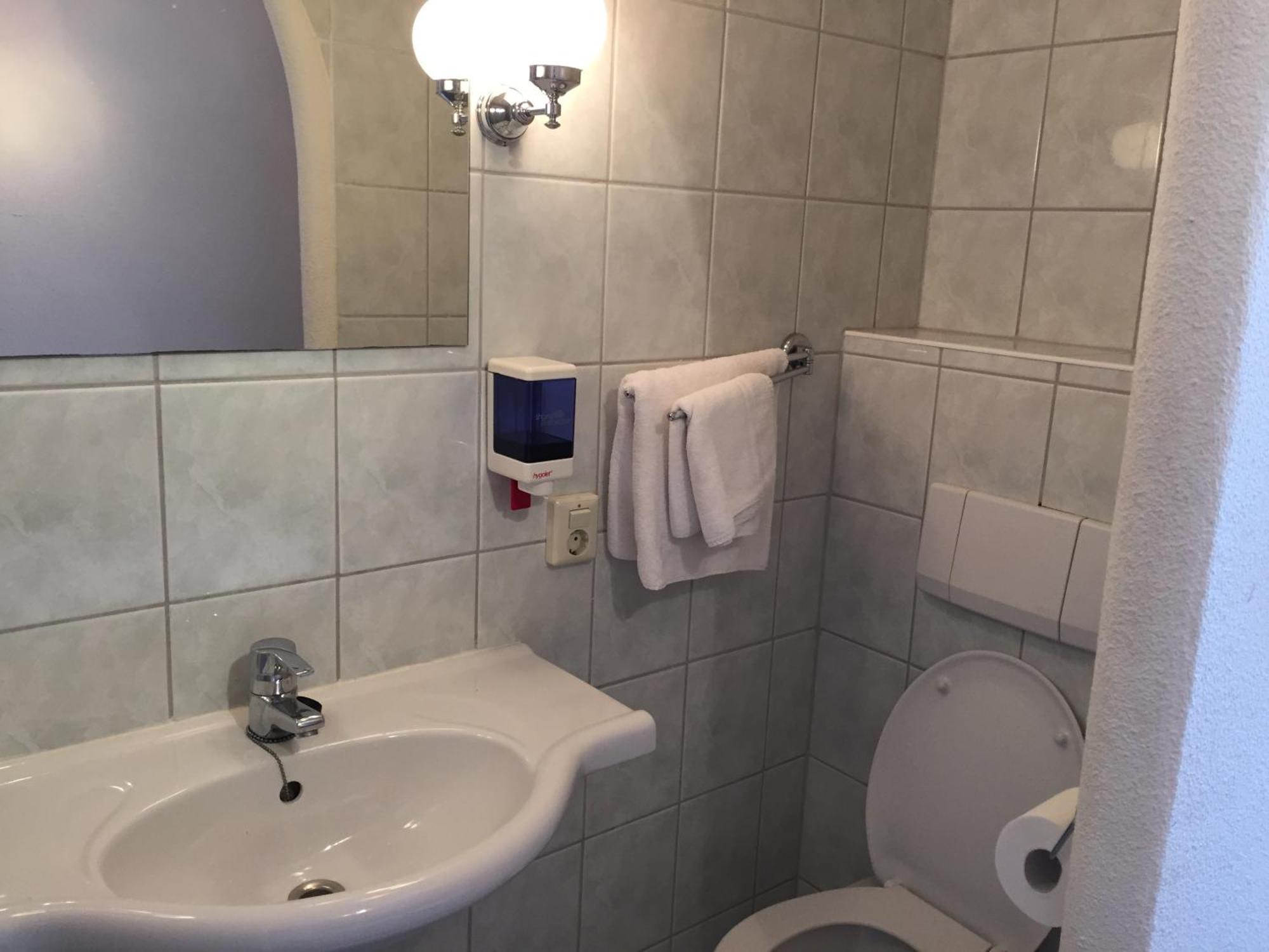 Single Room Bathroom