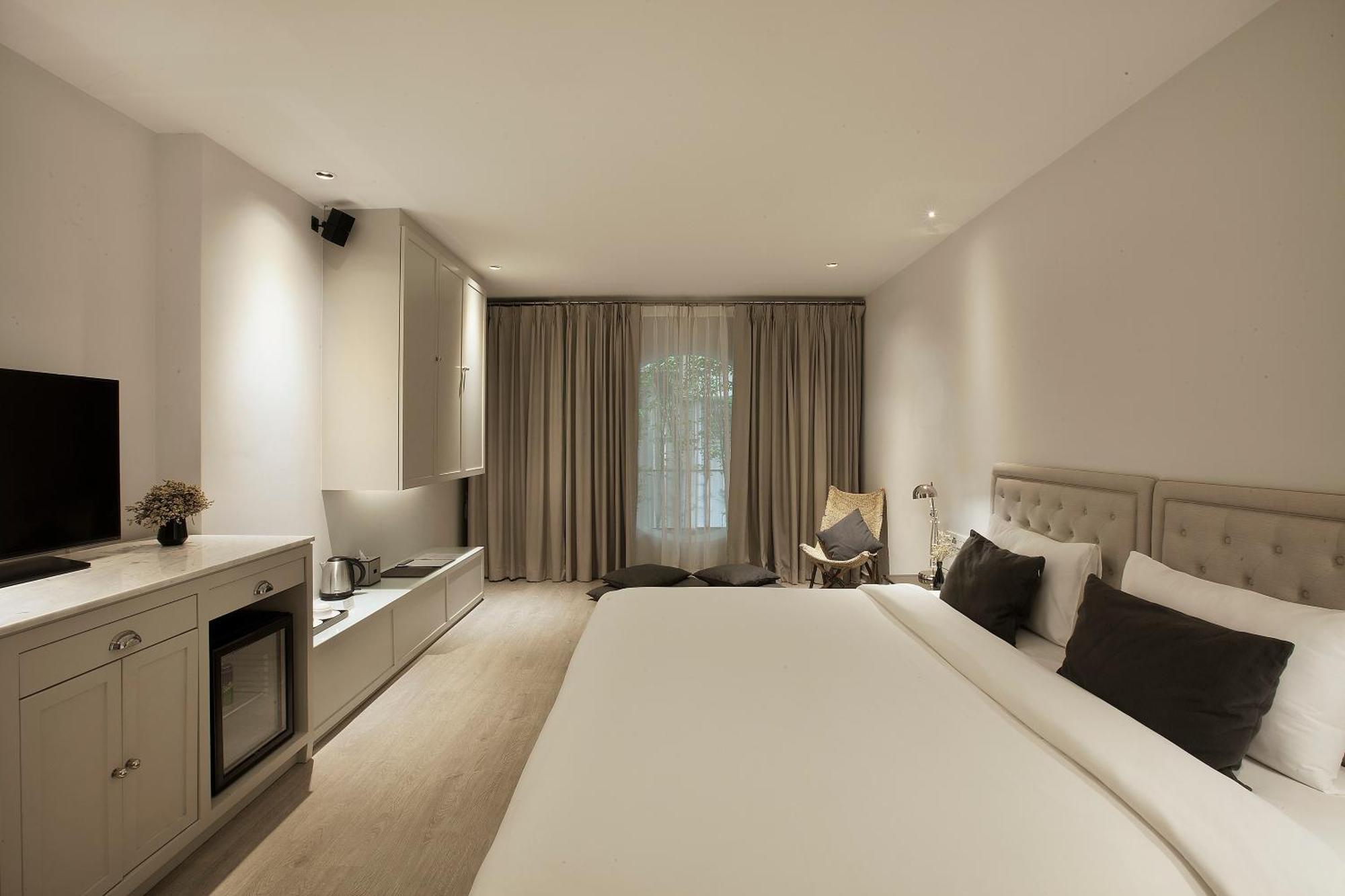 Deluxe Room King Bed