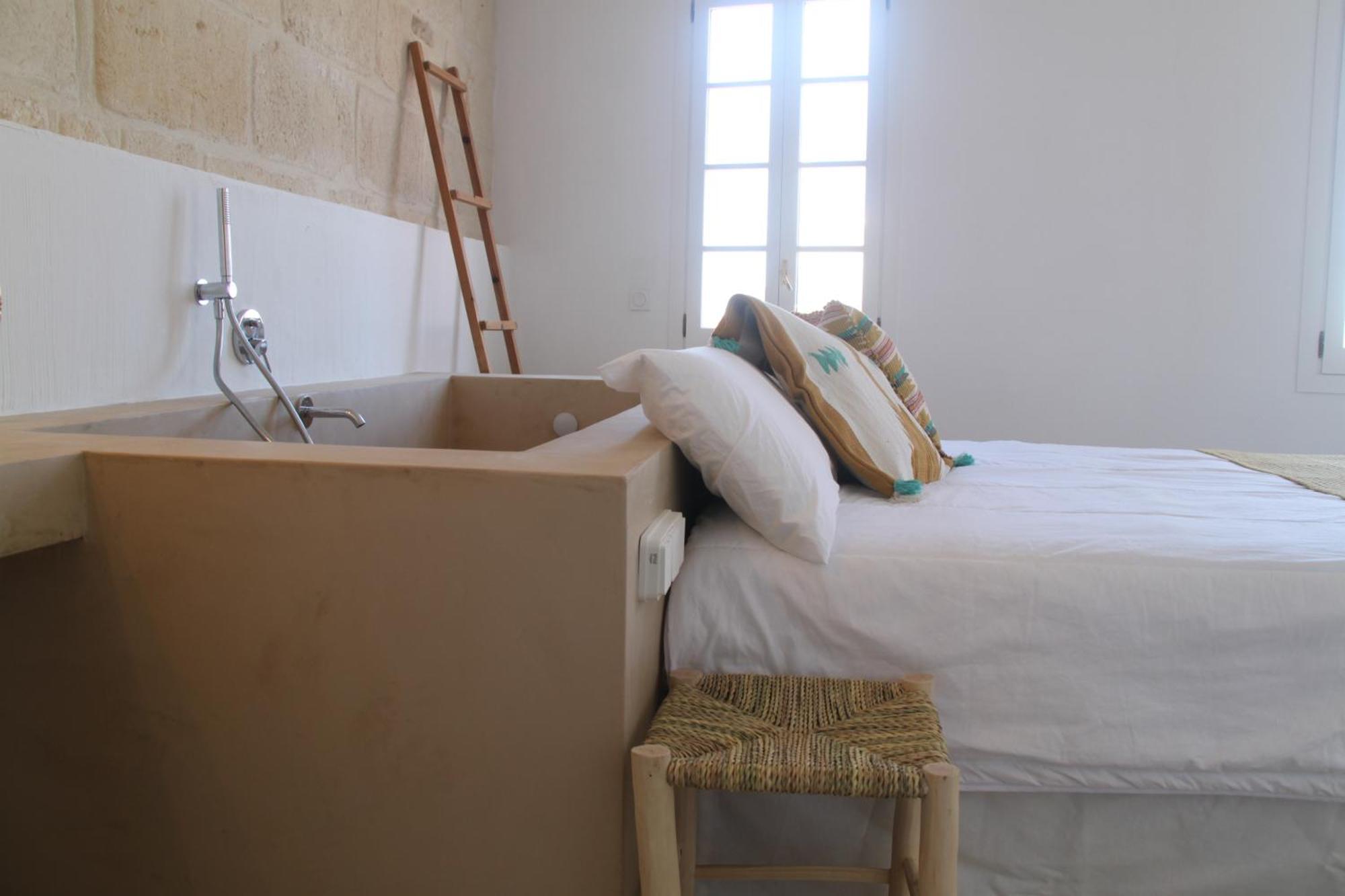 Deluxe Double Room Bath