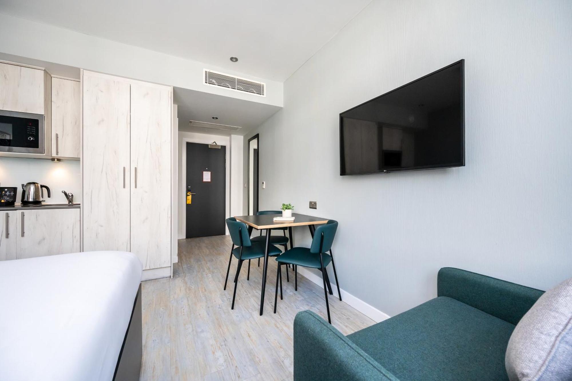 Studio Sleeps 3