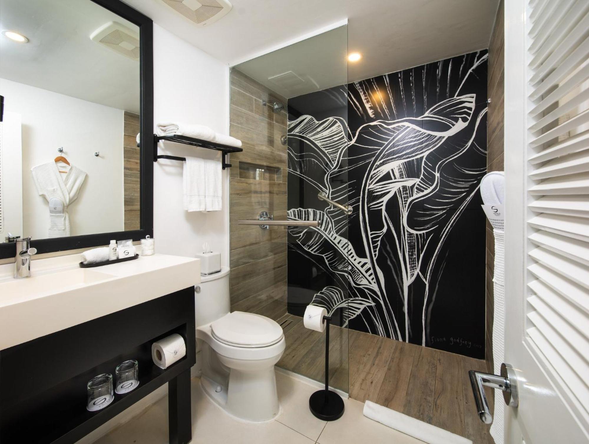 Mini King Room