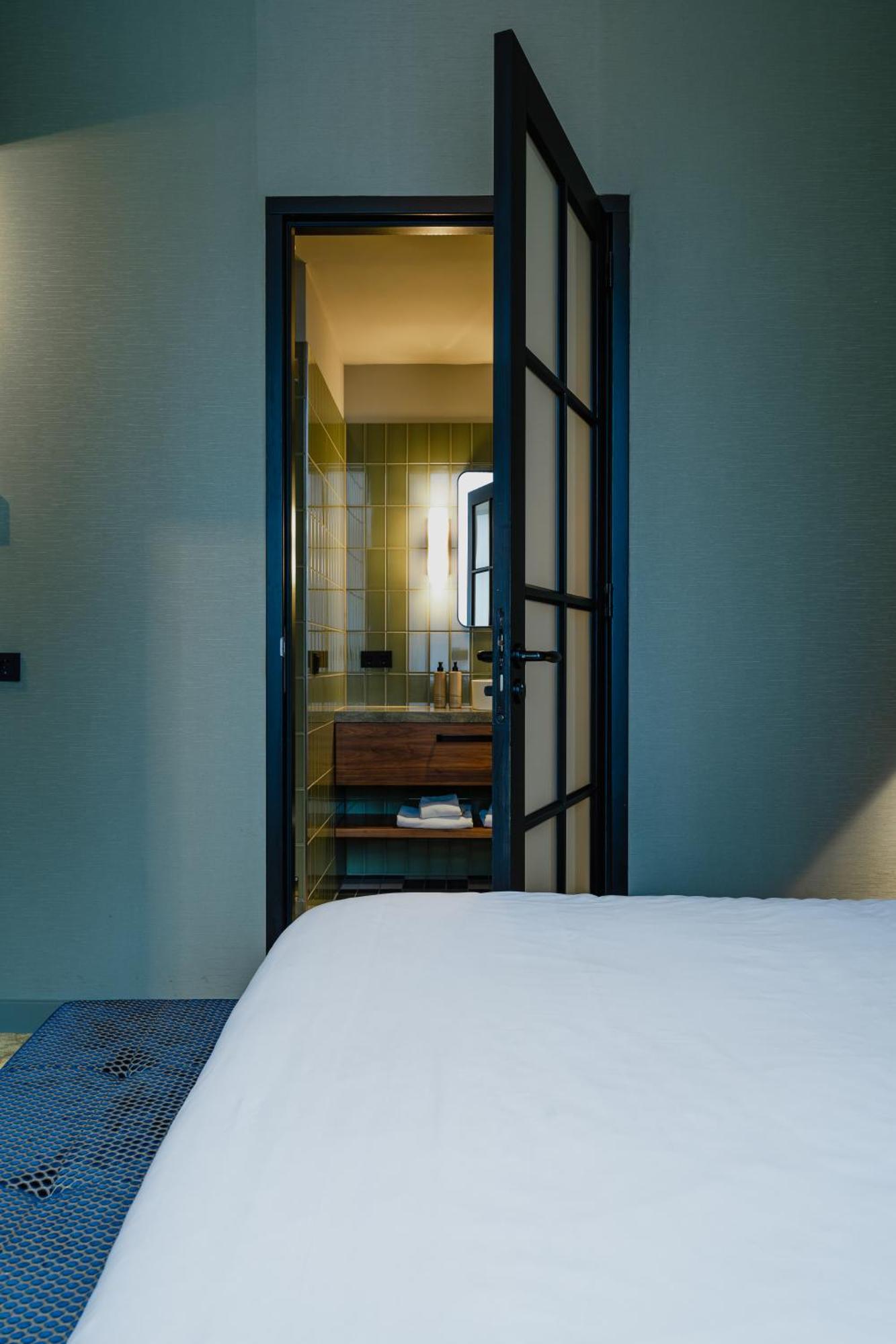 Junior Suite,1588438521:JPEG