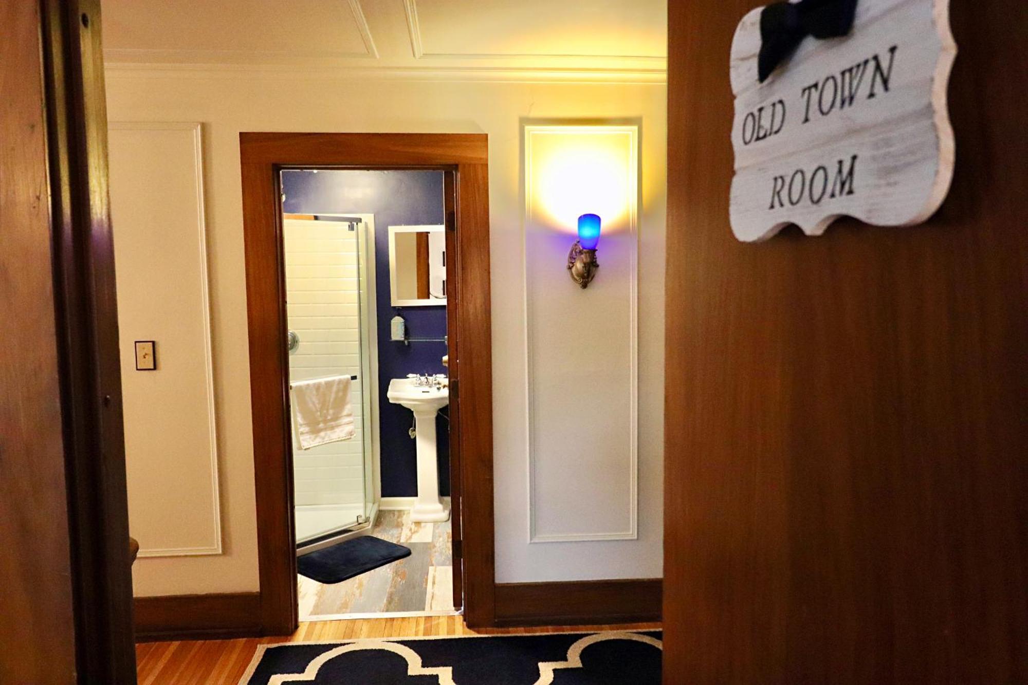 Deluxe King Suite