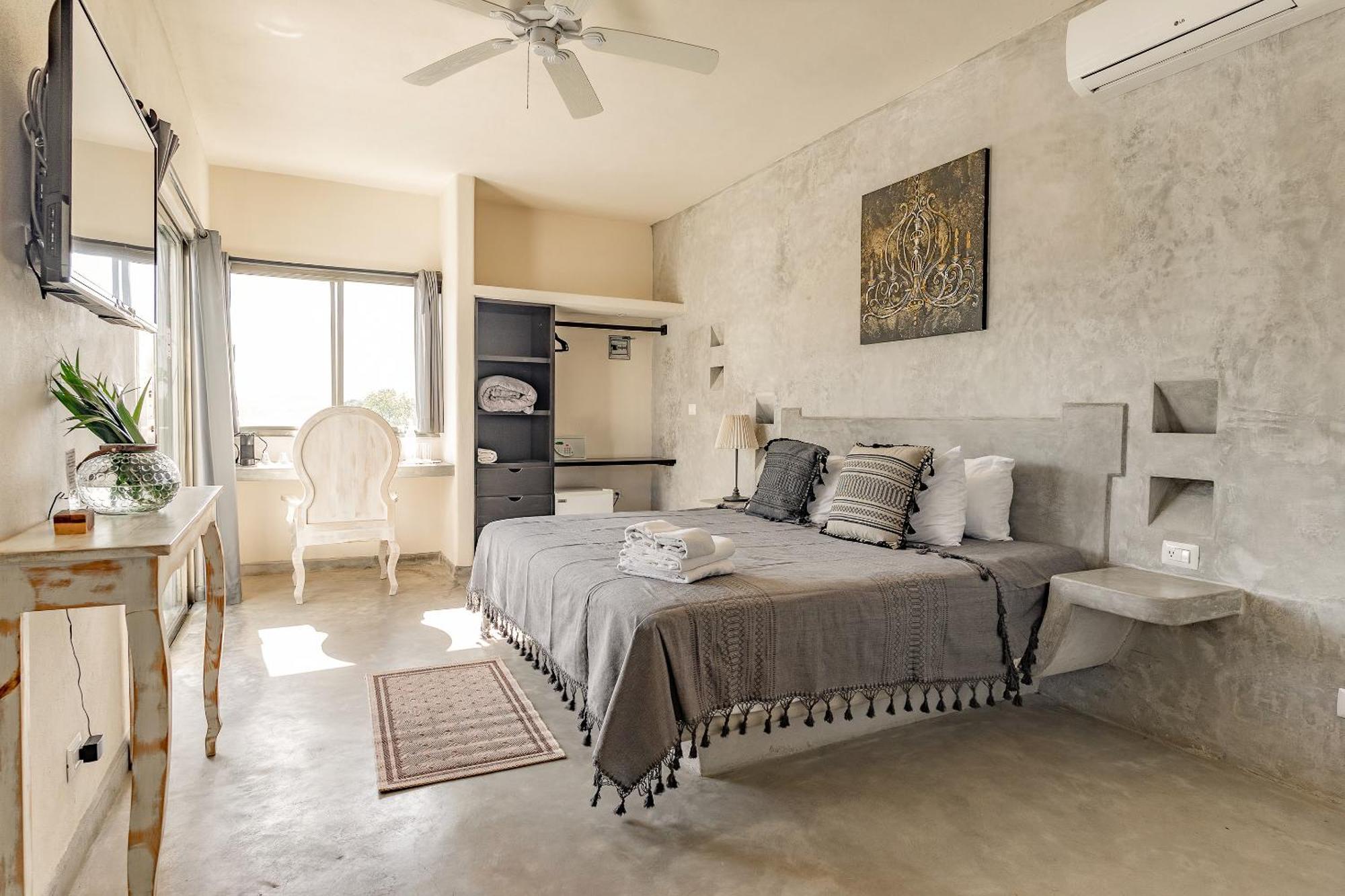 Deluxe King Suite
