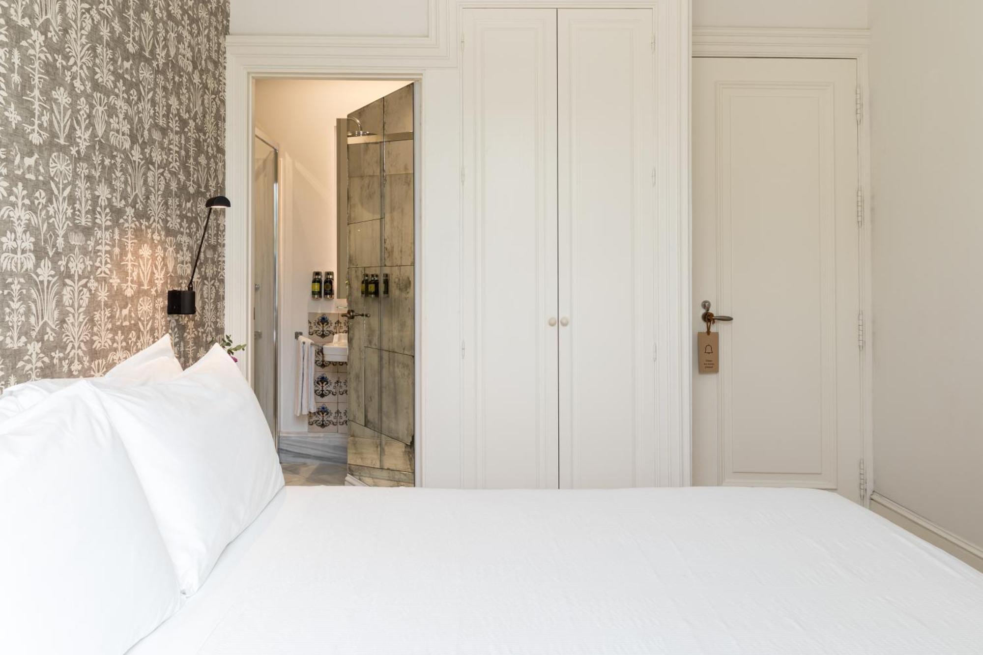 Small Double Room,1588549410:JPEG