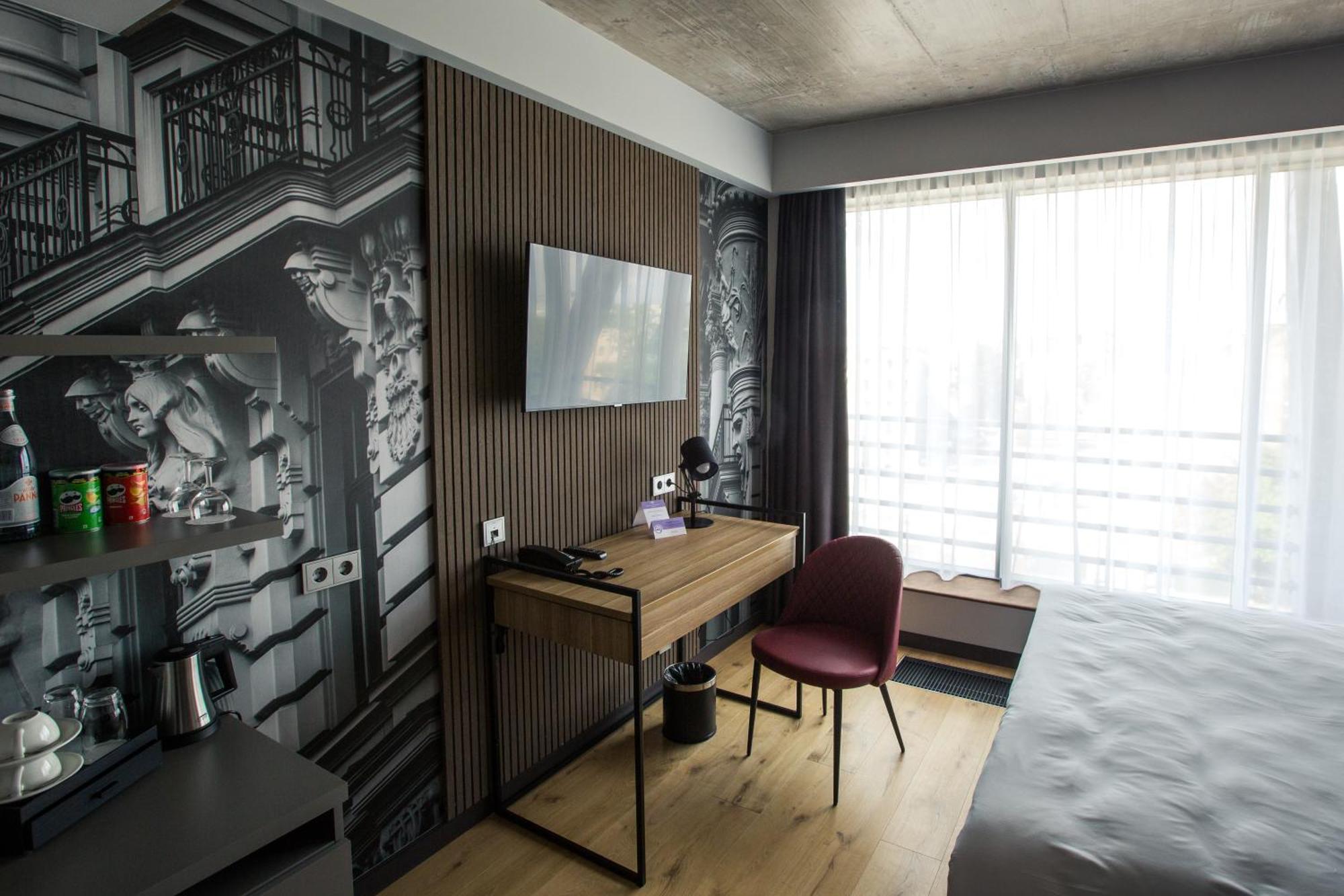 Deluxe Double Room City Side