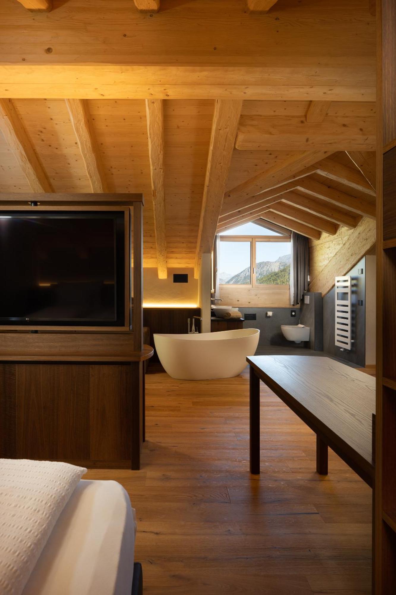 Deluxe Queen Room