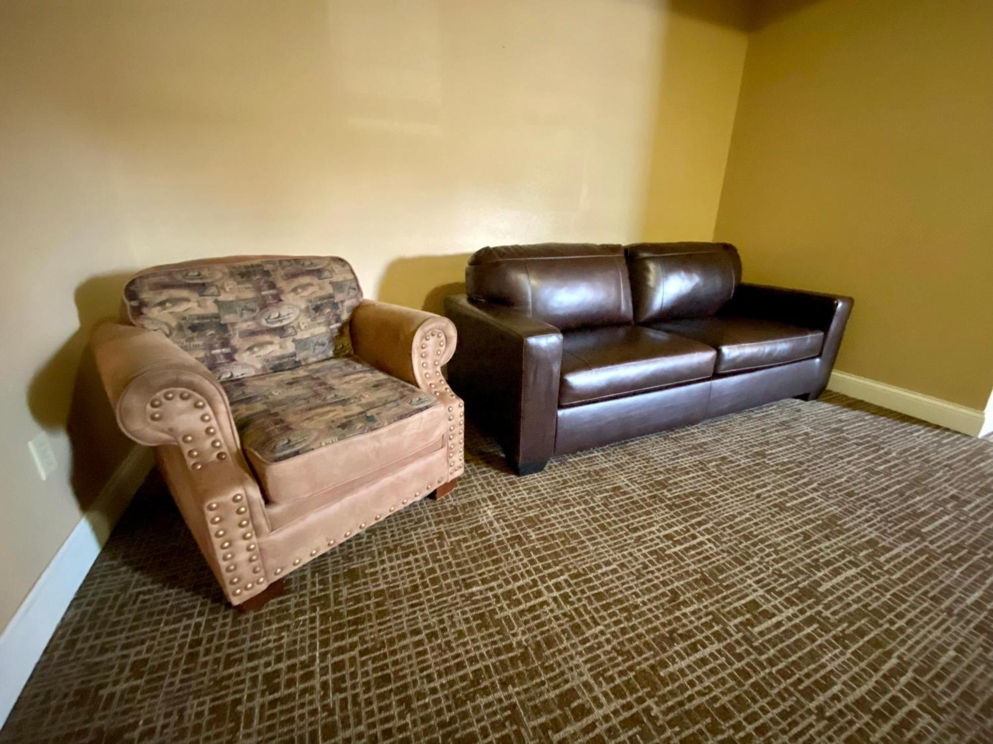 Deluxe Queen Suite