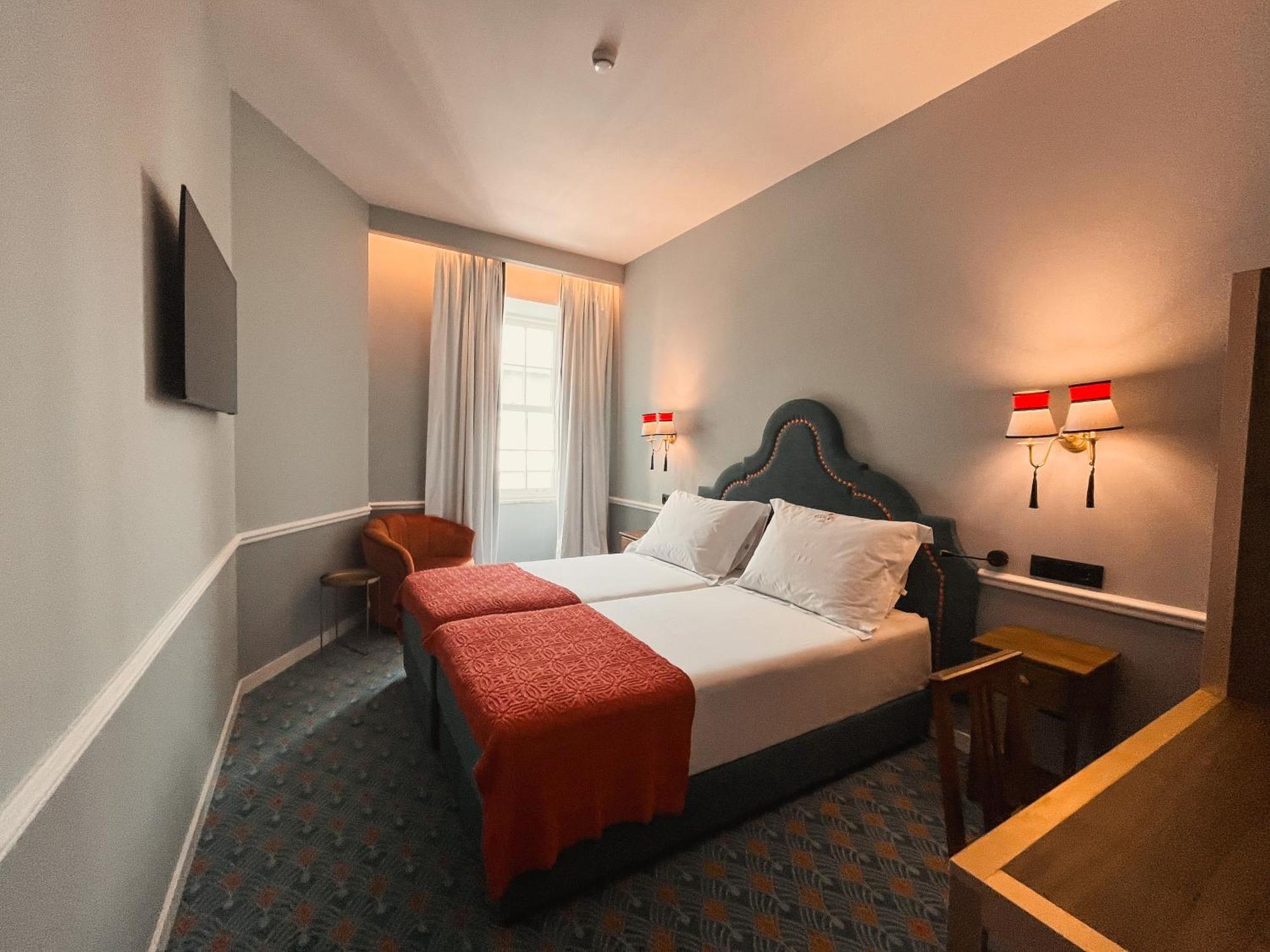 Twin Room,1589068407:JPEG