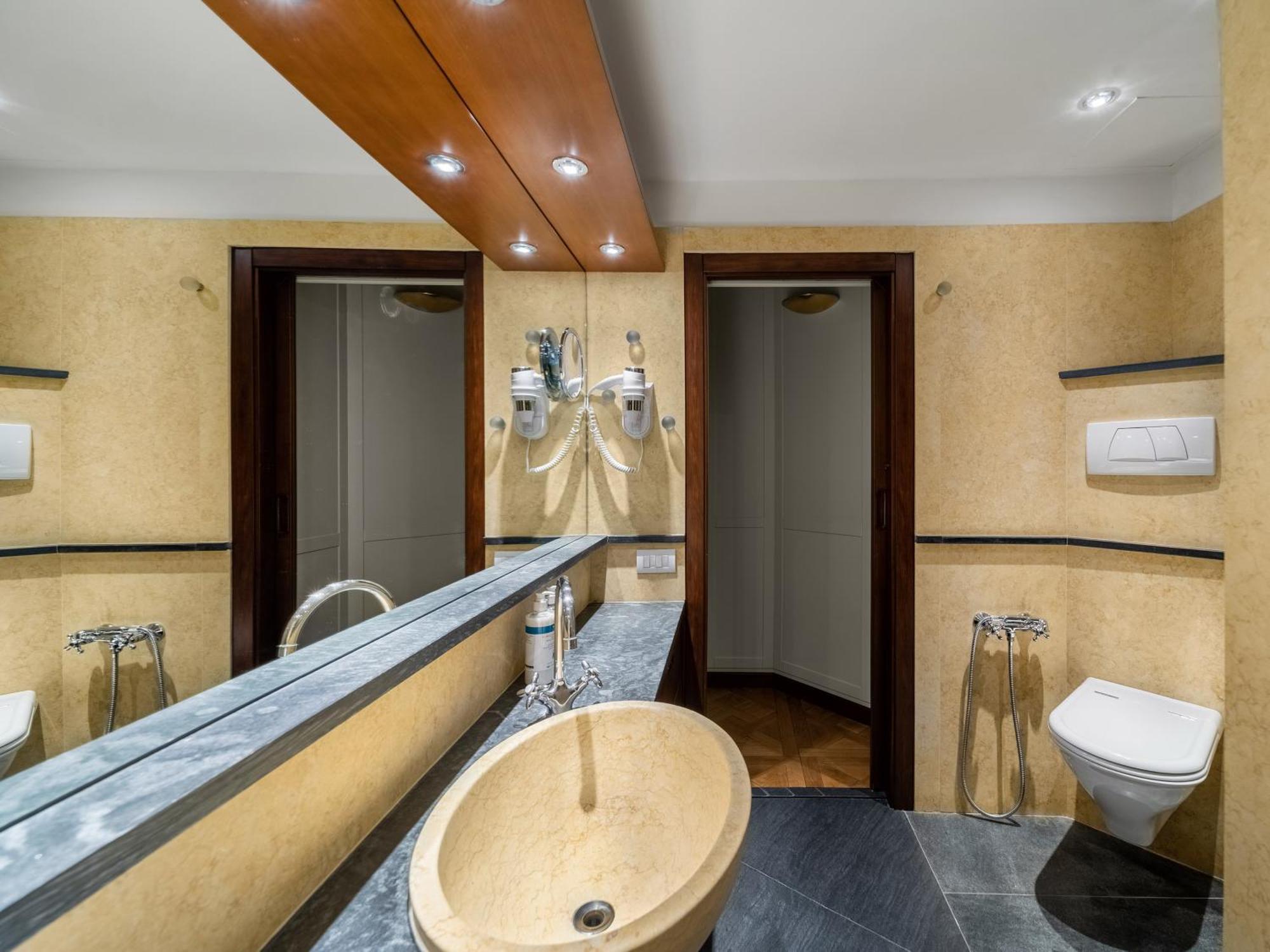 Extra Large Studio Kitchen Balcony