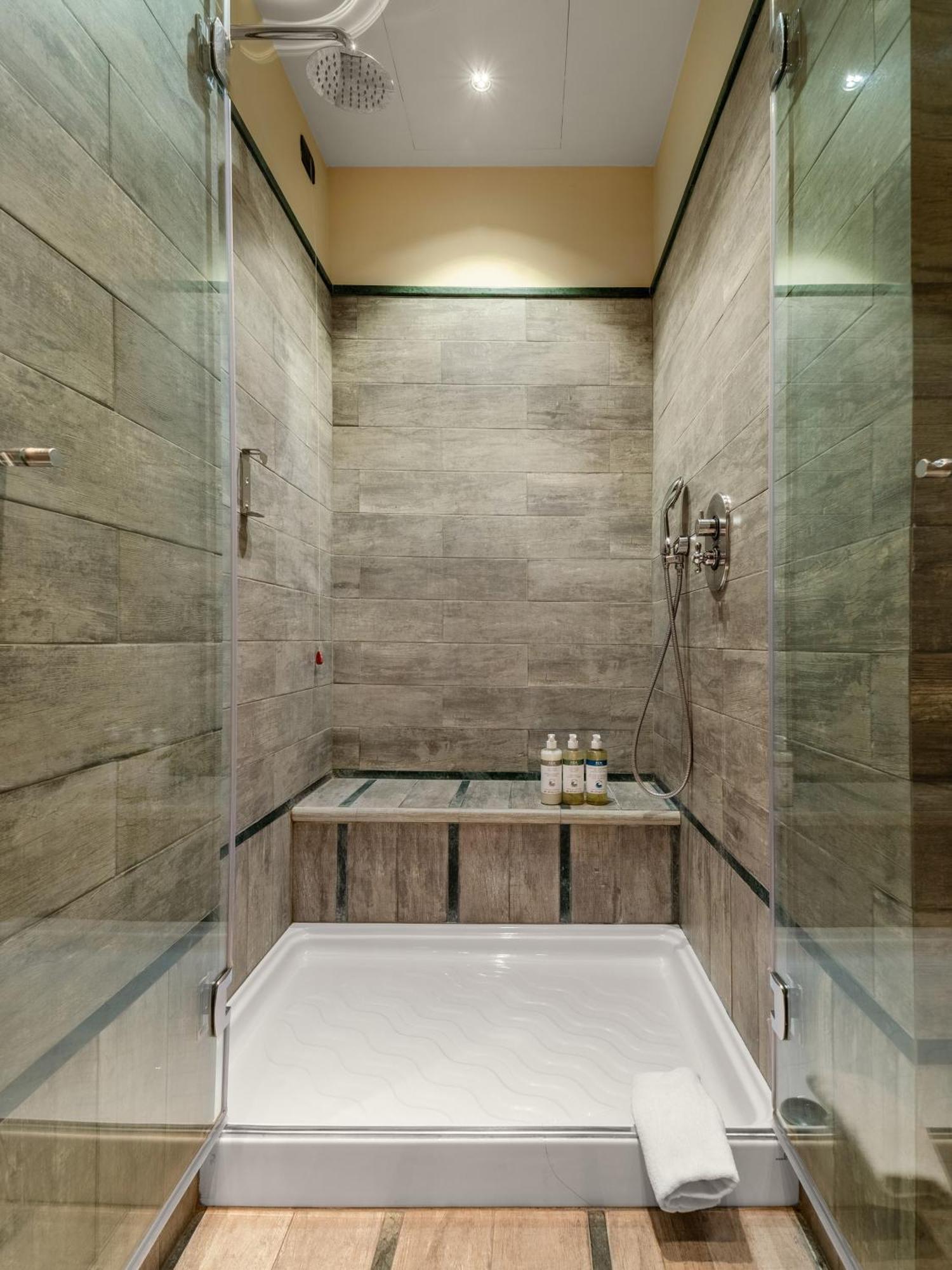 Medium Room