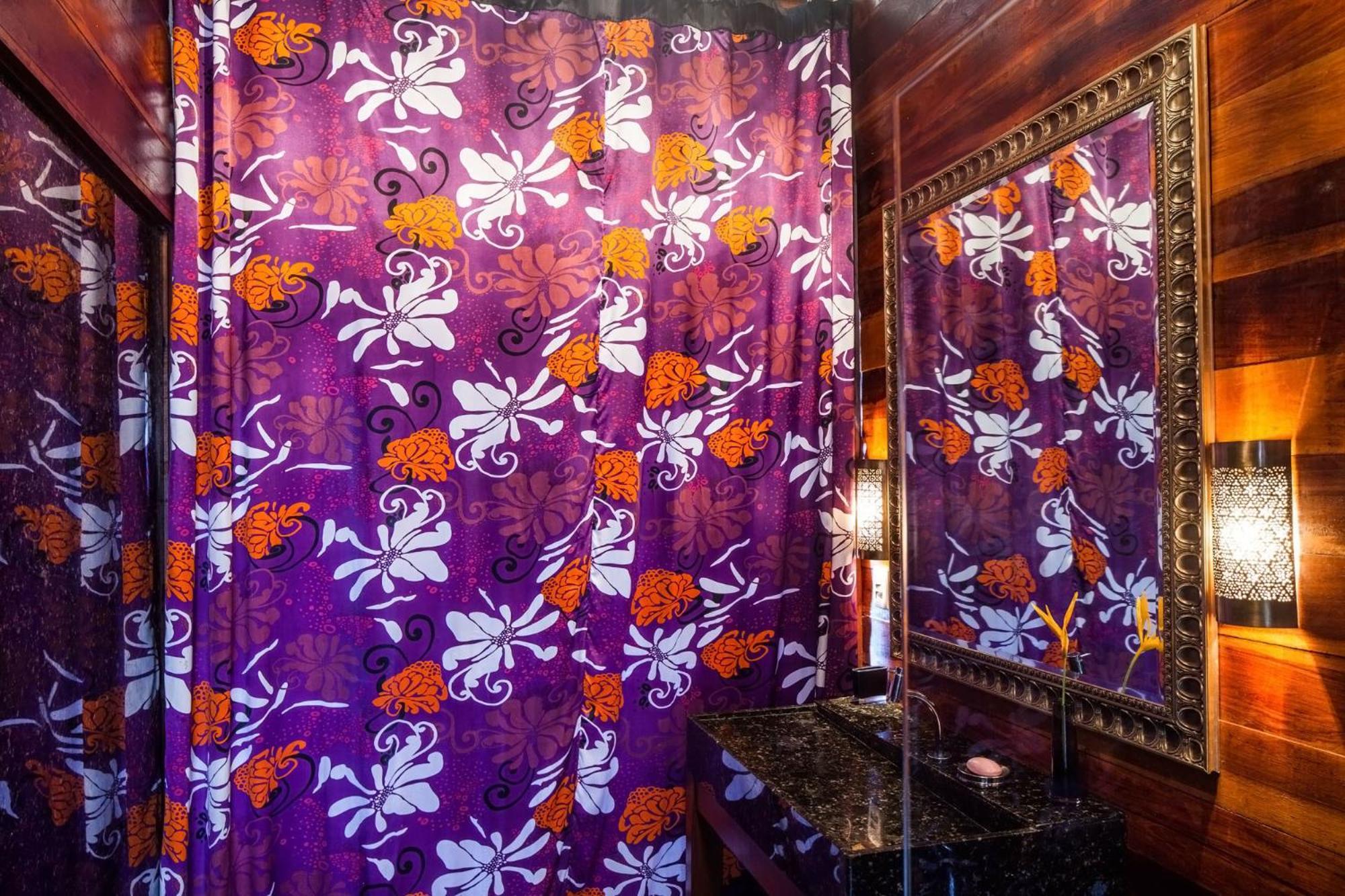 Deluxe Double Room Bath