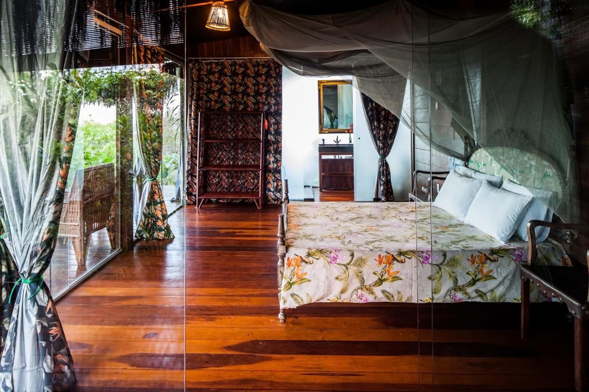 Deluxe Double Room Bath