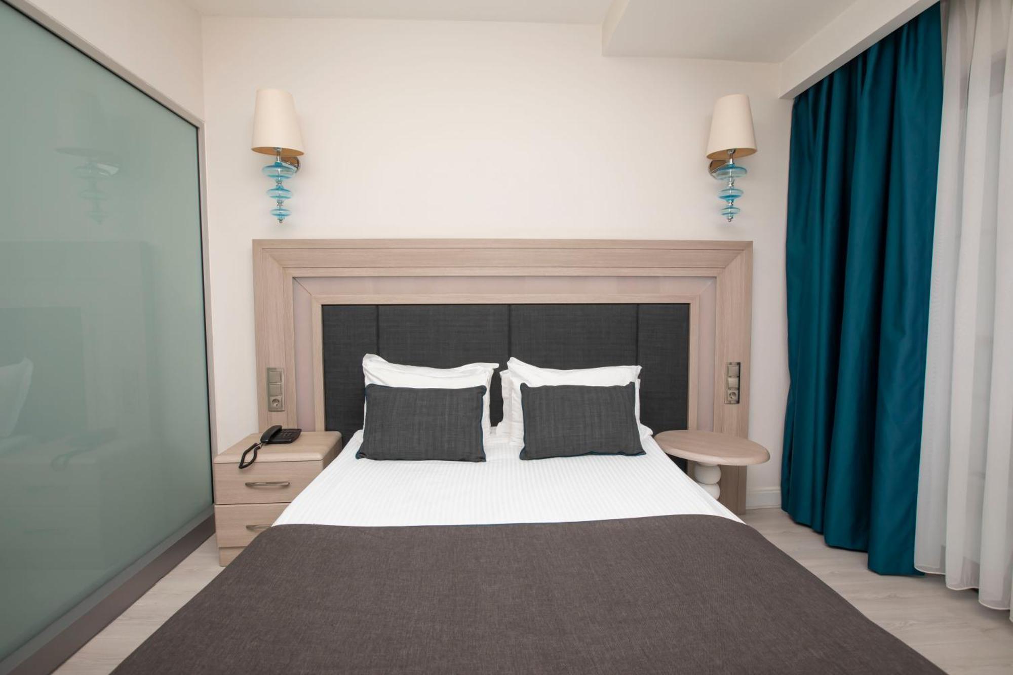 Standard Double or Twin Room Land View