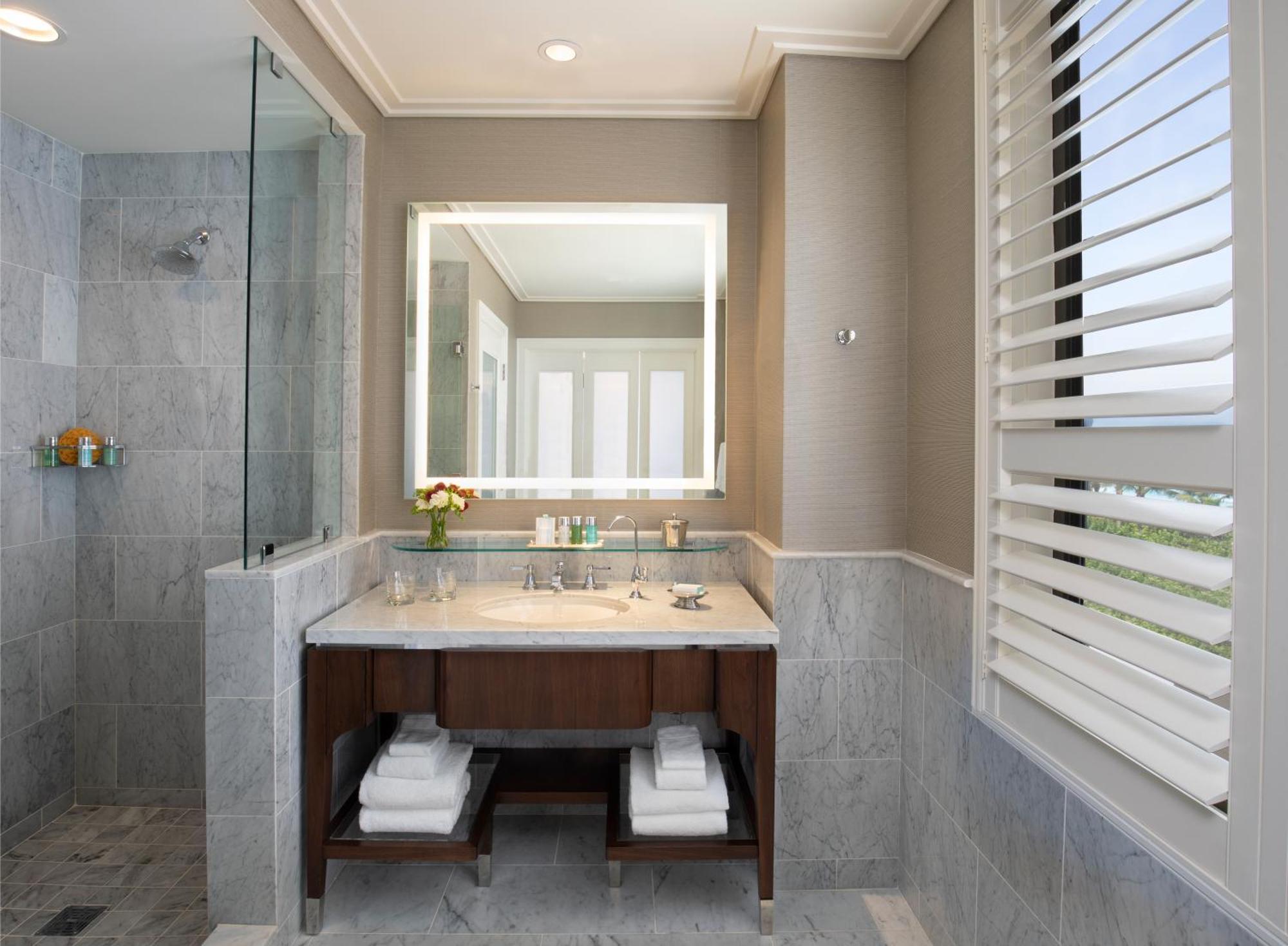 Junior Suite Resort View King Bed