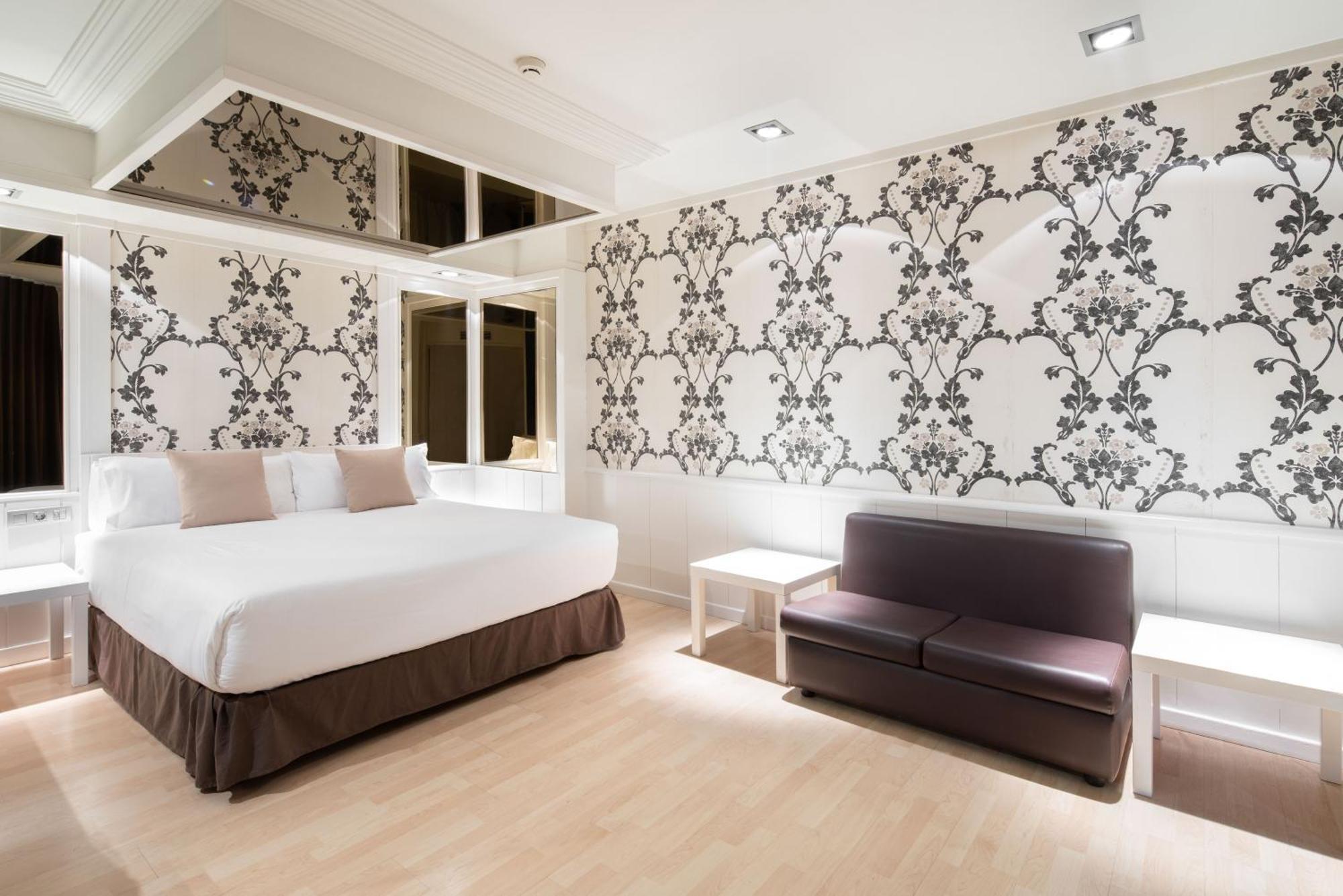 Deluxe Suite Spa Bath