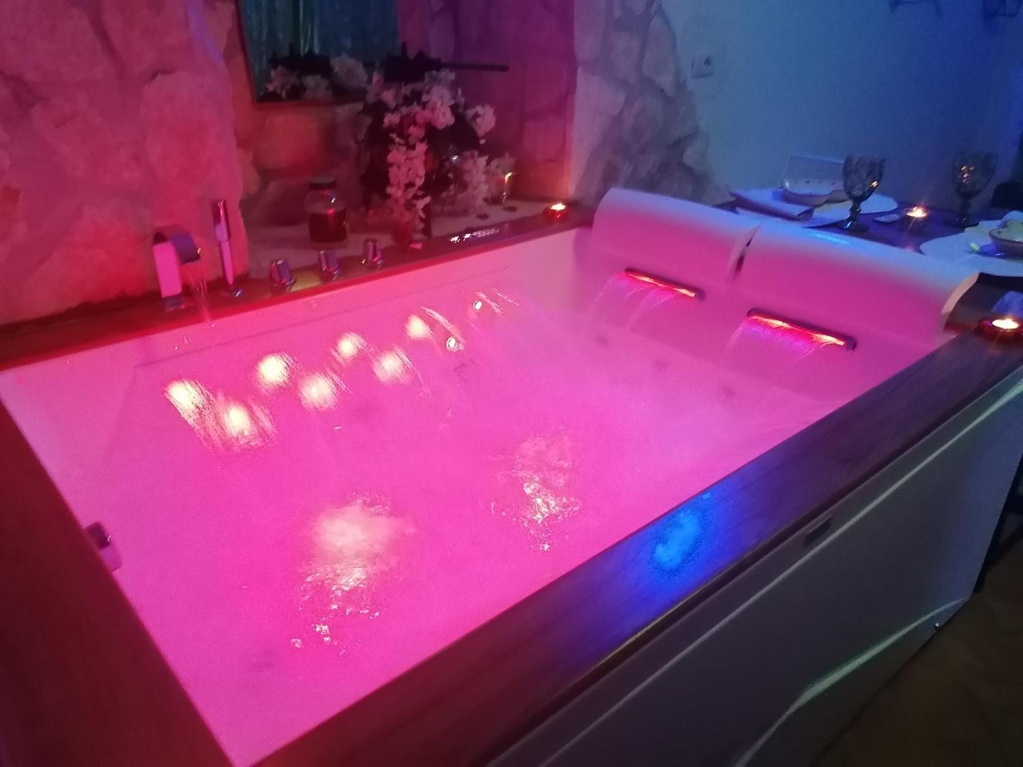 Queen Room Spa Bath
