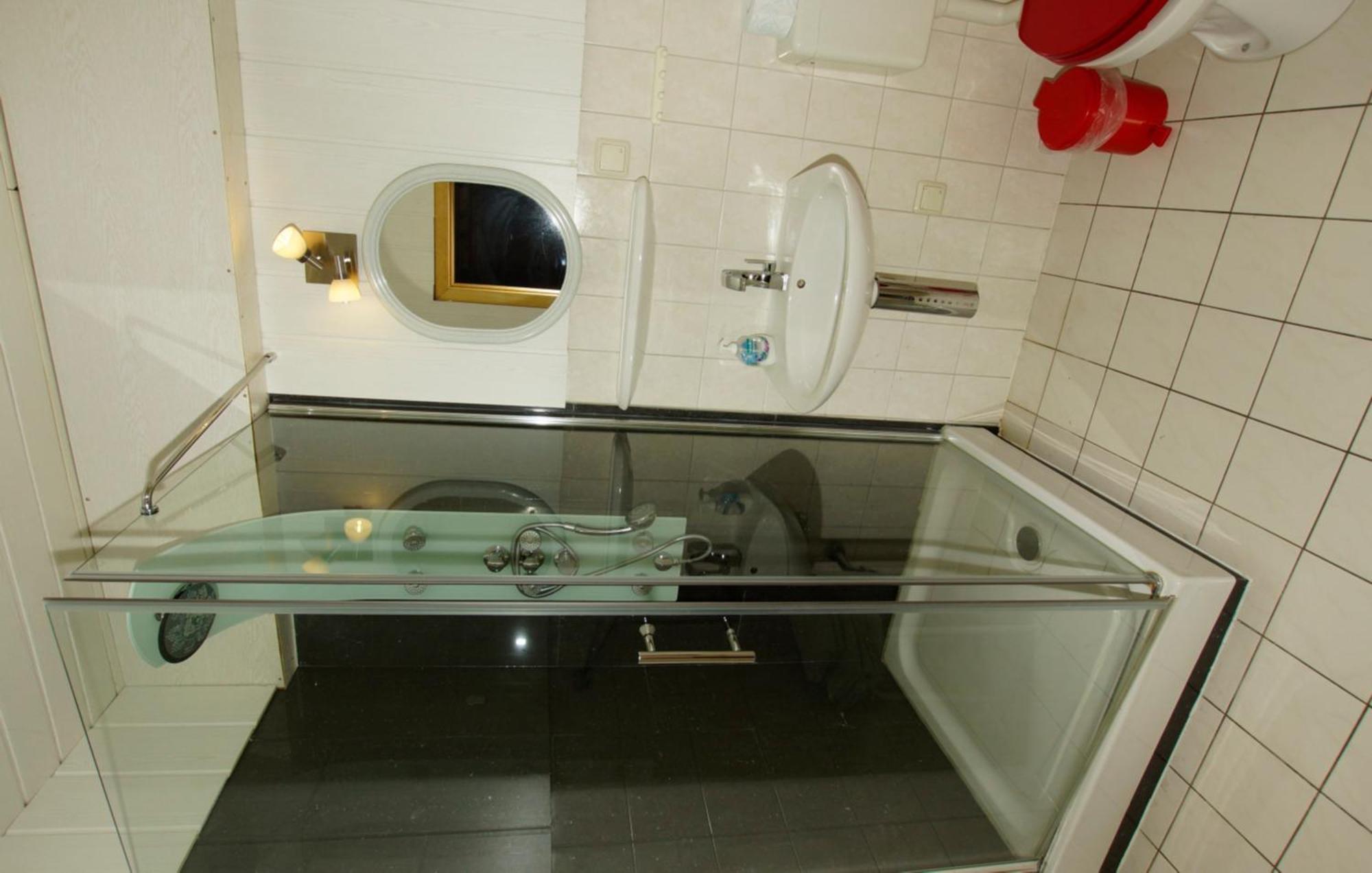 Deluxe Double Room Shower