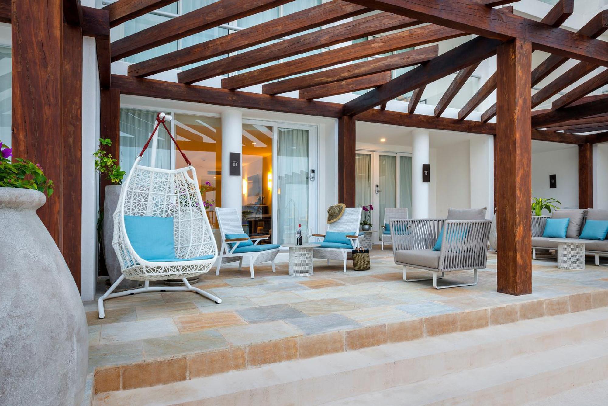 Superior Walk Out Suite Ocean Front Kids & Teens