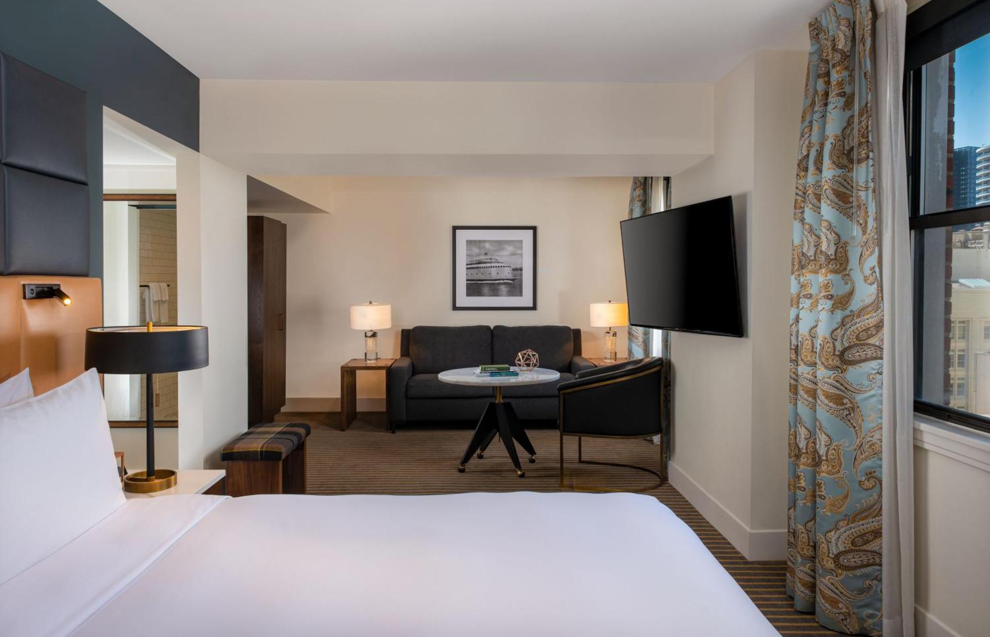 Junior King Suite with City View