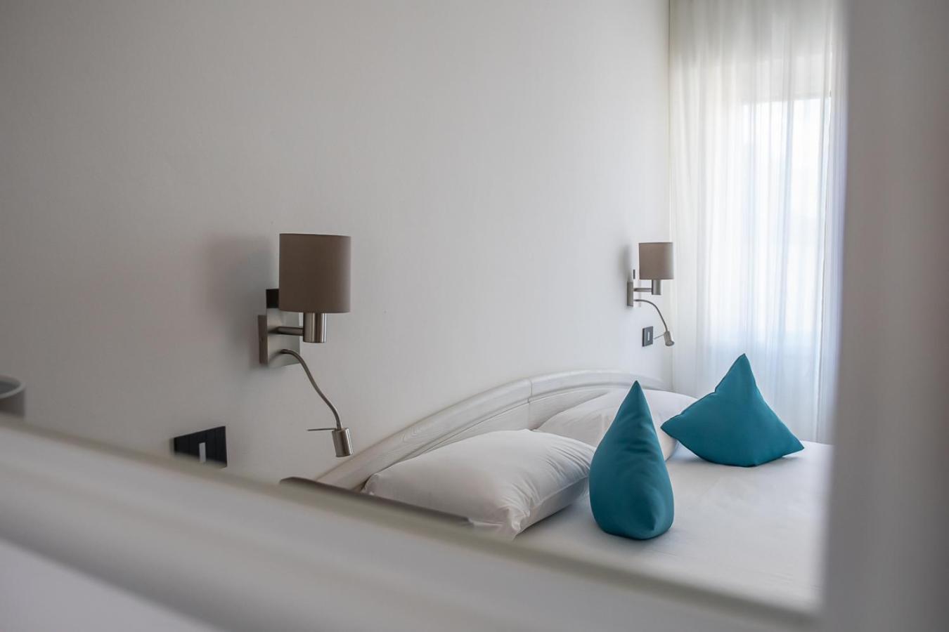 Deluxe Room,1589234416:JPEG