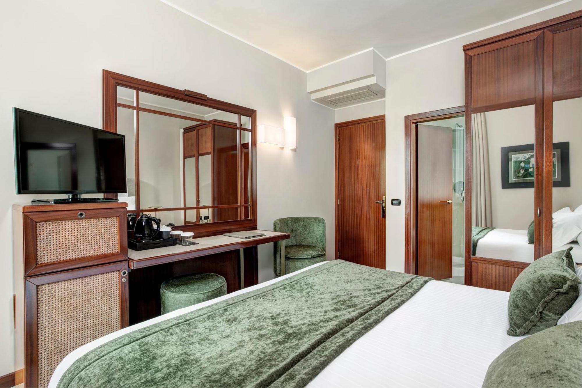 Superior Double or Twin Room Pinewood View Sea side
