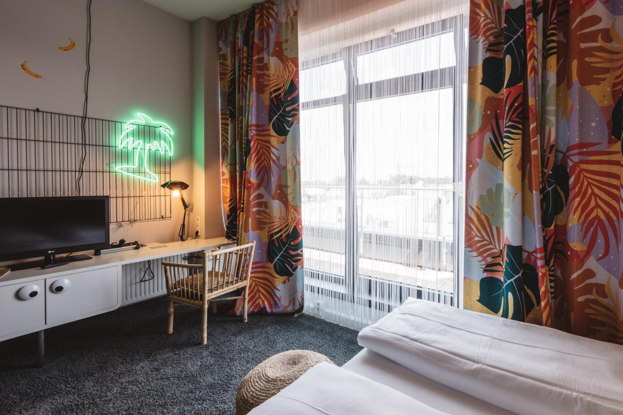 Double Room L Balcony