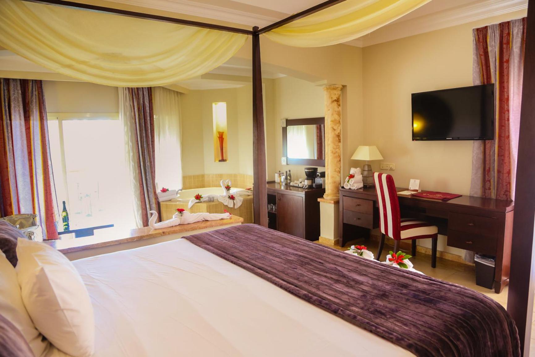 Elegance Club Majestic Jr Suite Swim up Adults Only 18 WiFi
