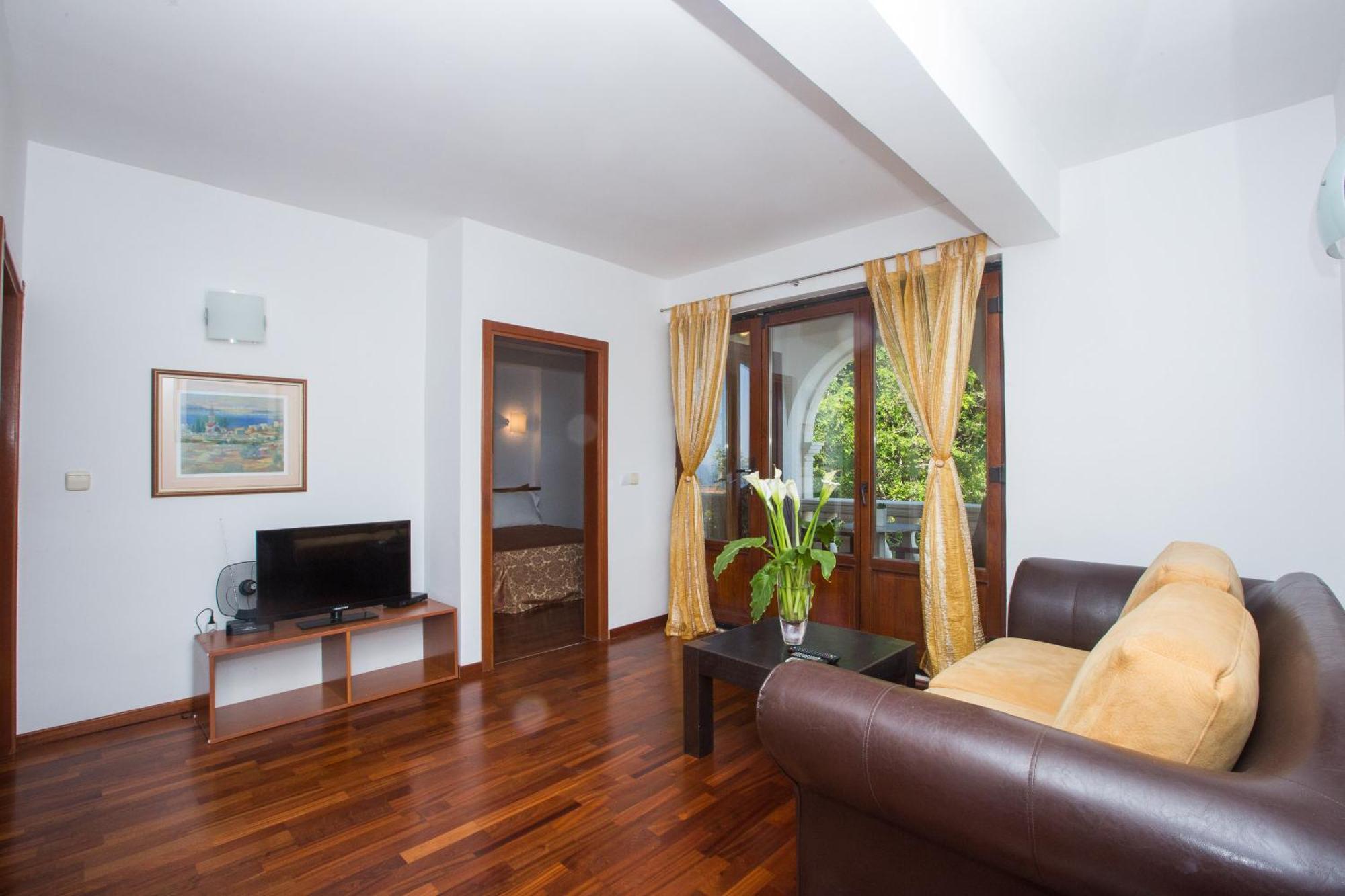One-Bedroom Apartment Balcony Sea View