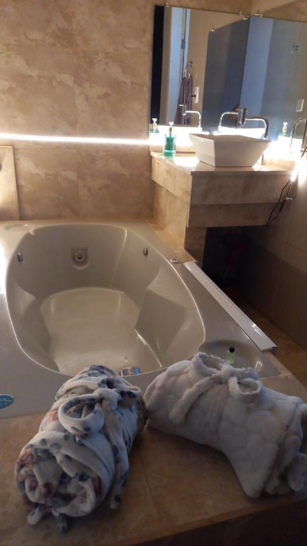 Deluxe Suite Spa Bath