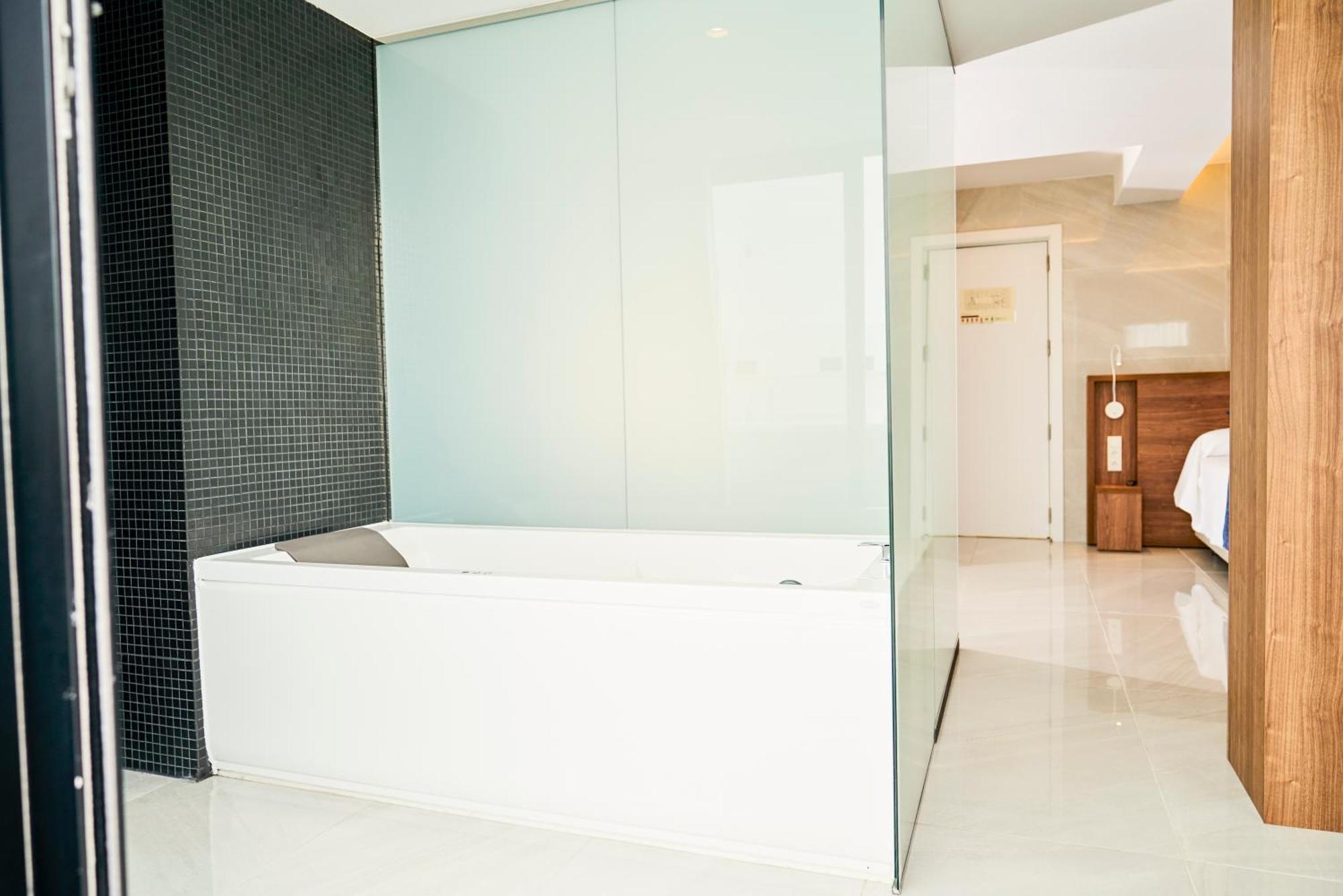 Junior Suite with Outdoor Jacuzzi,1679563406:JPEG