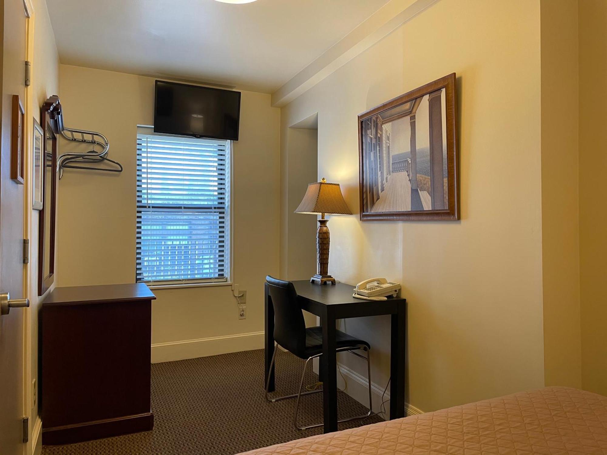 Economy Double Room Private Bathroom