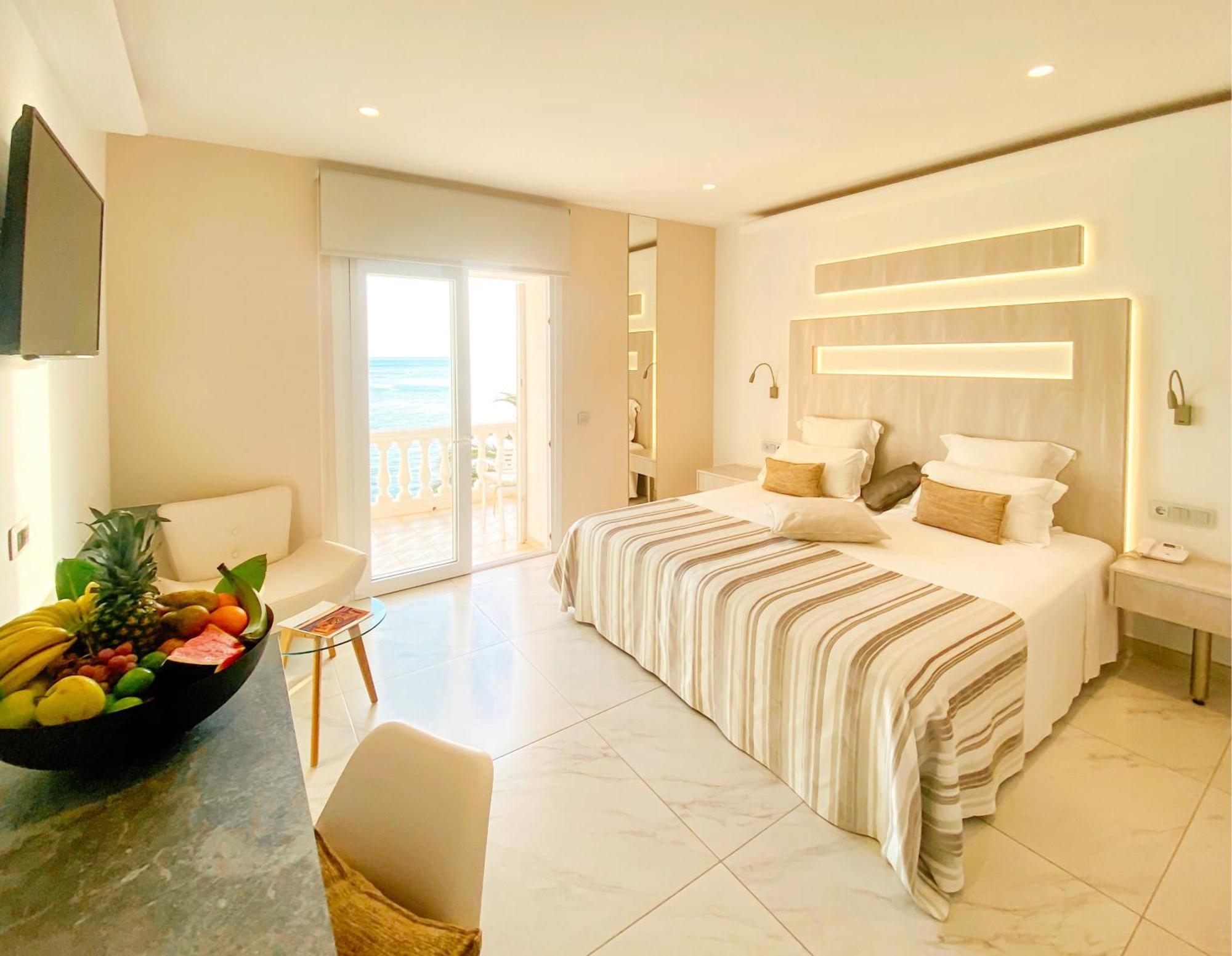 Double or Twin Room Sea View