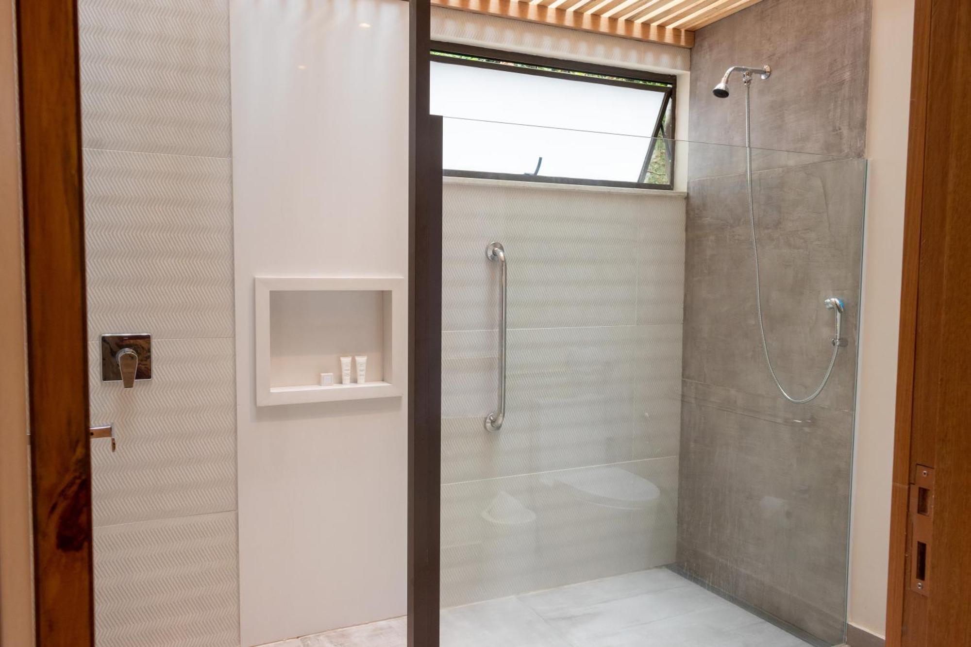 King Suite Spa Bath,1589319906:JPEG