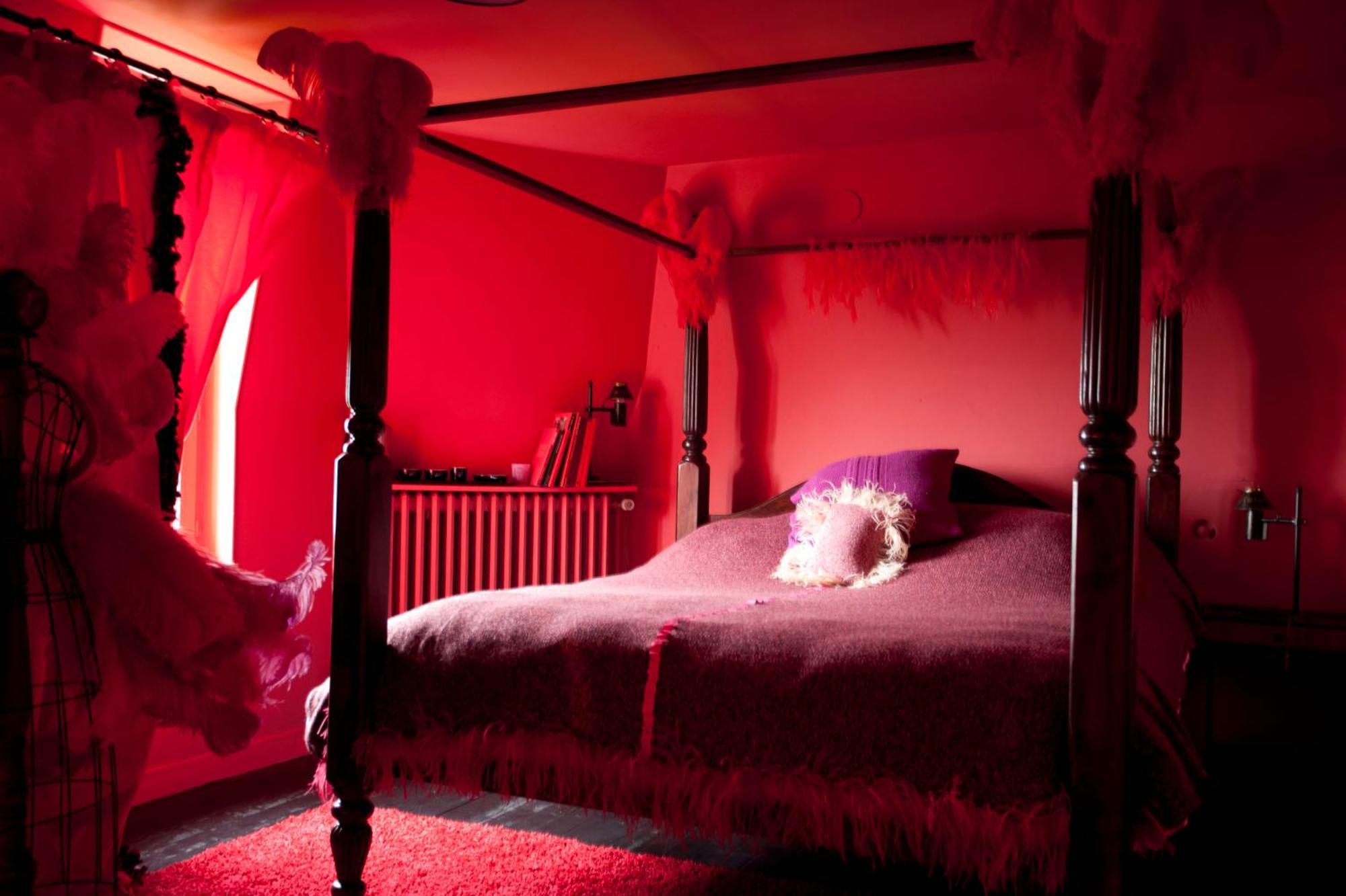 Moulin Rouge Room
