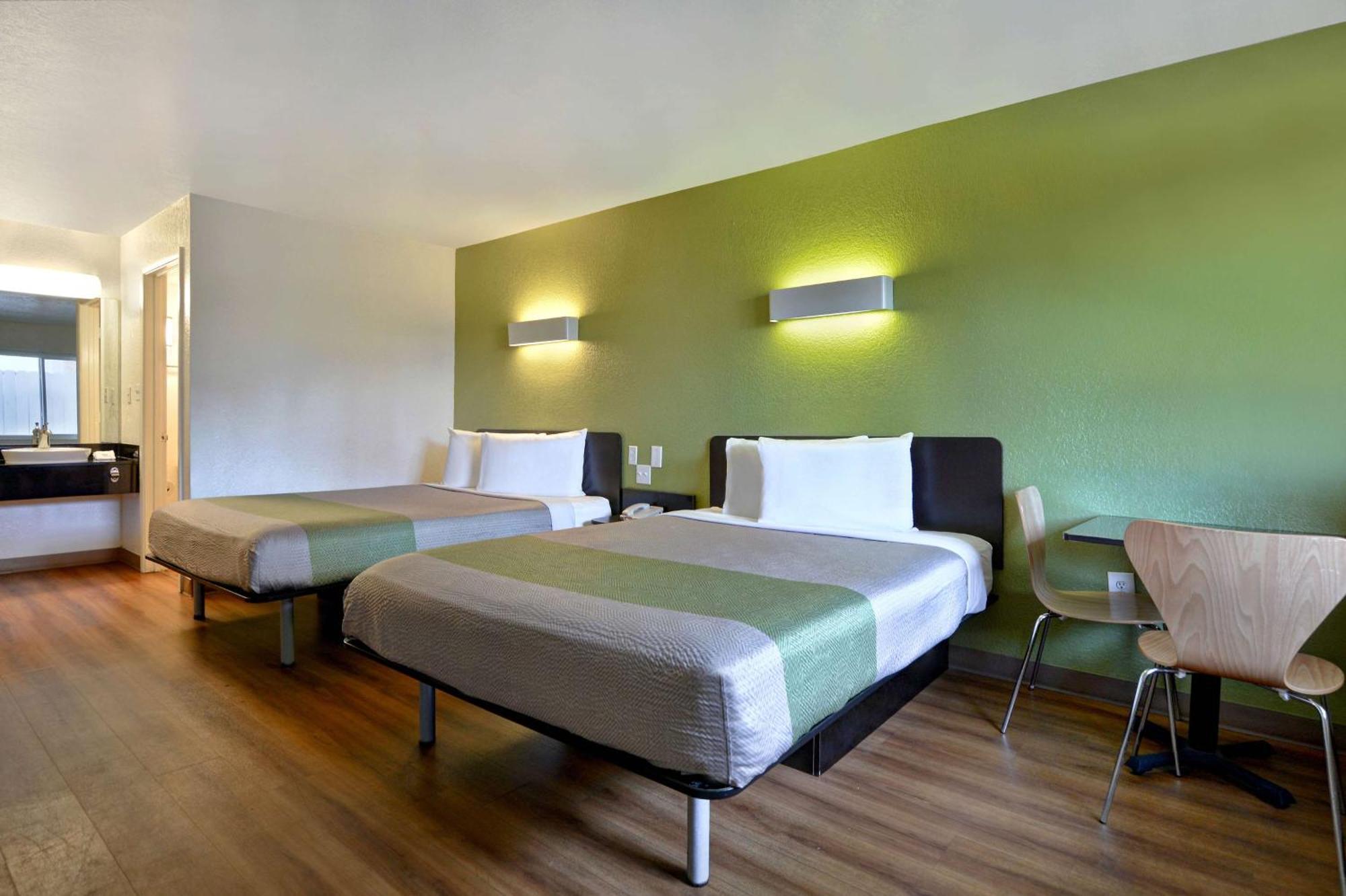 Queen Room Two Queen Beds Non-Smoking