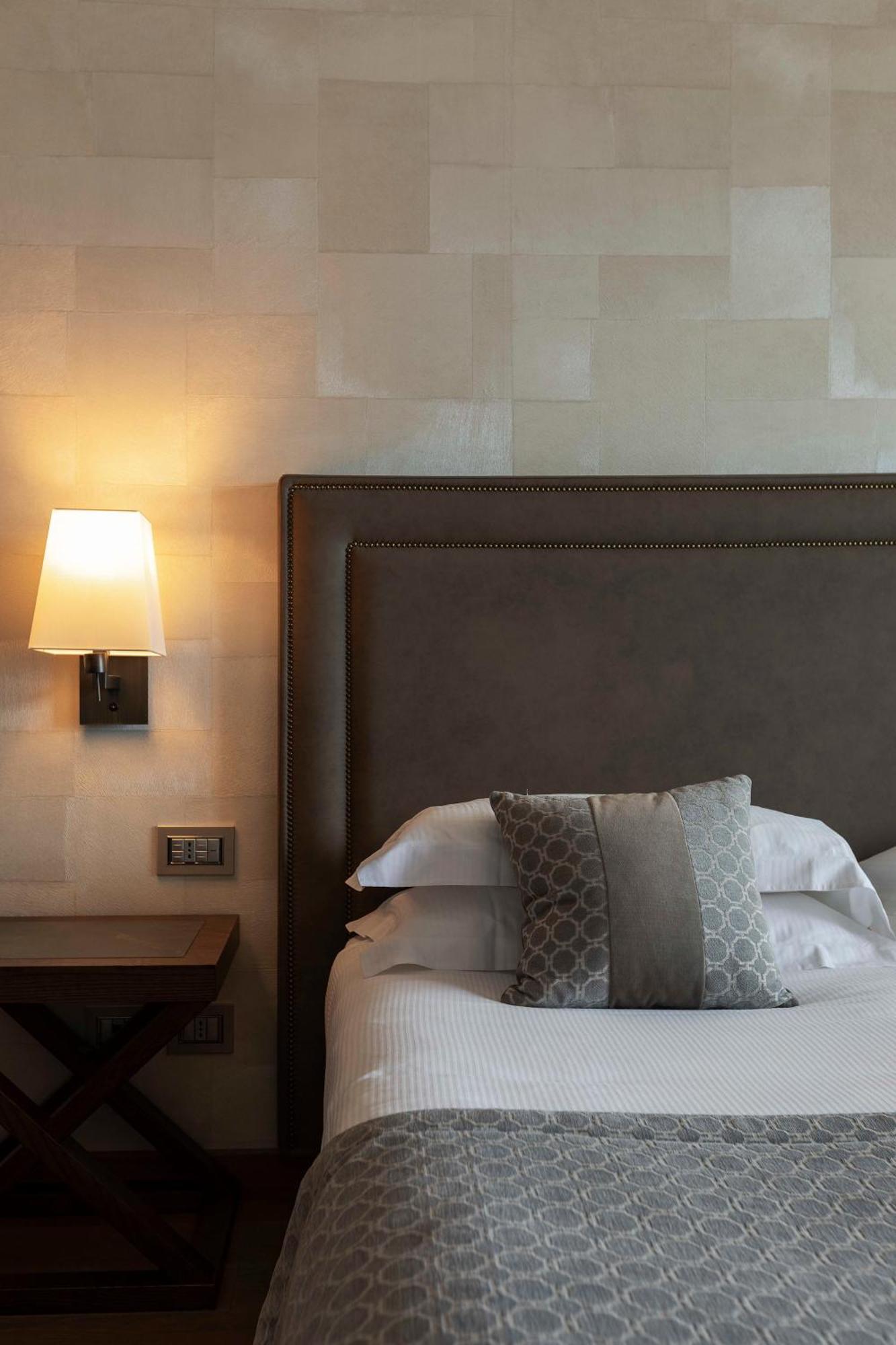 Deluxe Double or Twin Room Lake View