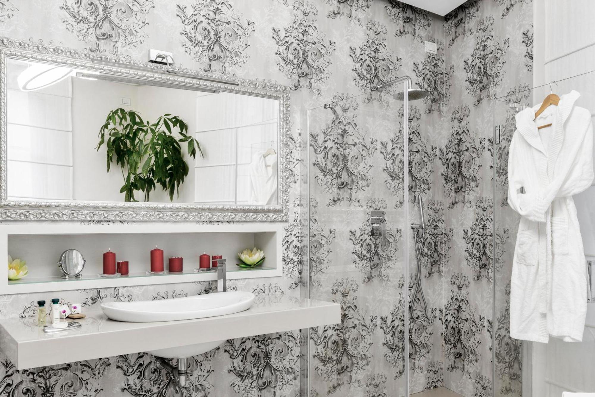 Junior Suite Bathtub