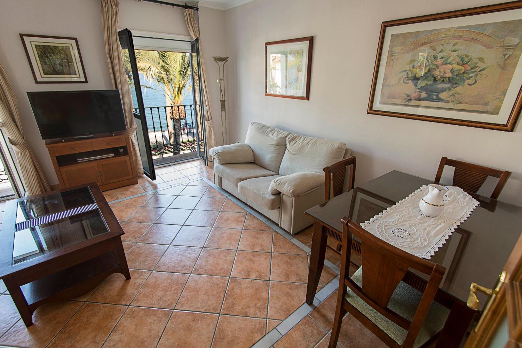 Two-Bedroom Apartment Sea View