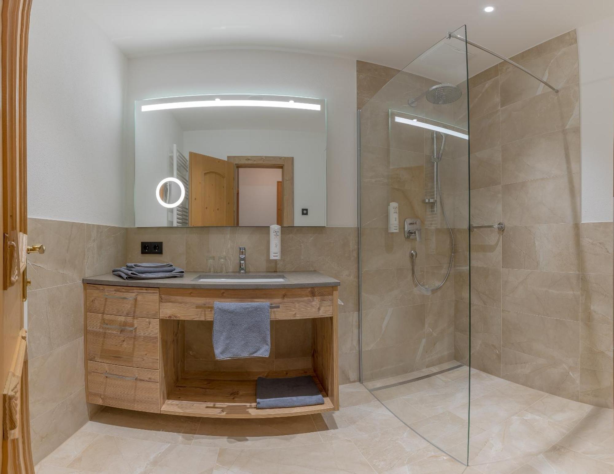 Junior Suite,1589363940:JPEG