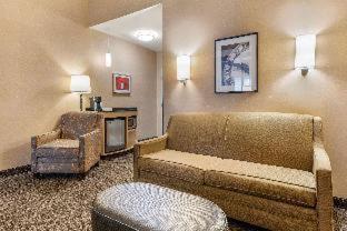 King Suite Hearing Accessible or Non-Smoking