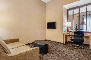 King Suite Hearing Accessible or Non-Smoking